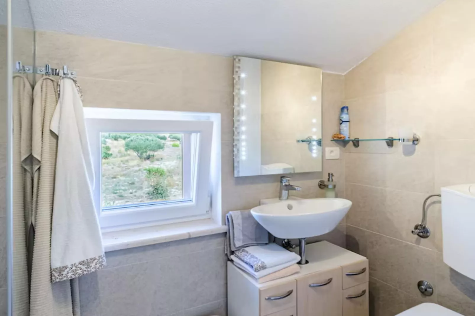 Holiday home House of the Sun - Three Bedroom Holiday Home with Pool - Badkamer