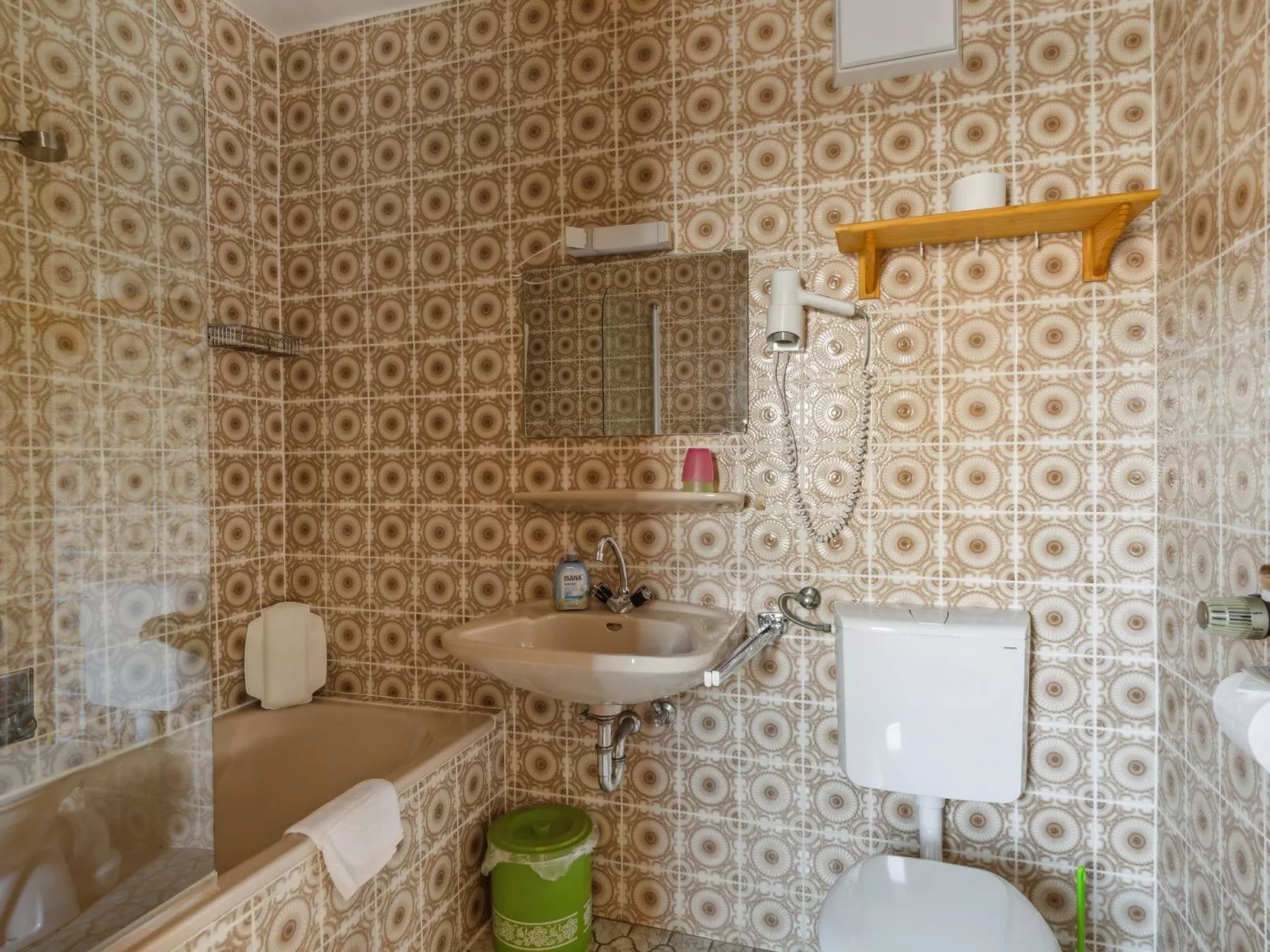 Geräumiges Ferienhaus mit Garten in Rittsteig - Binnen