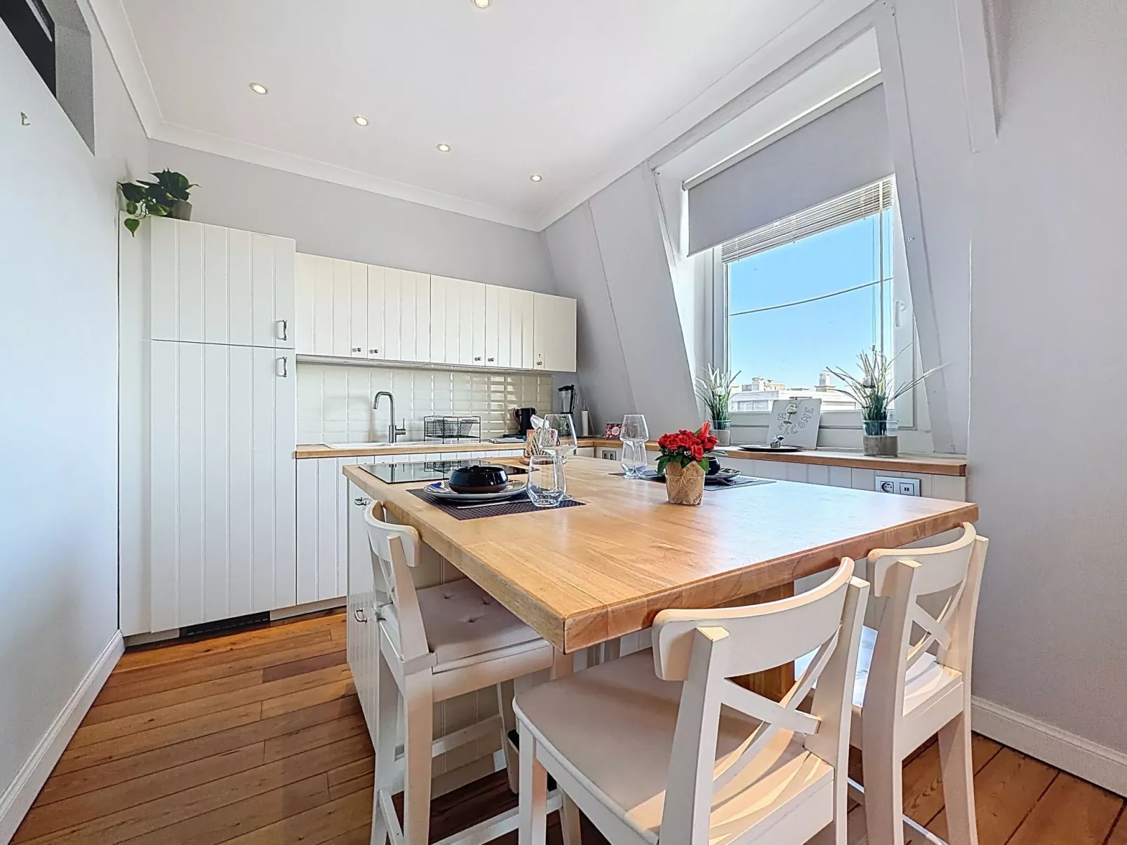 The Historic Sea Suite - Binnen