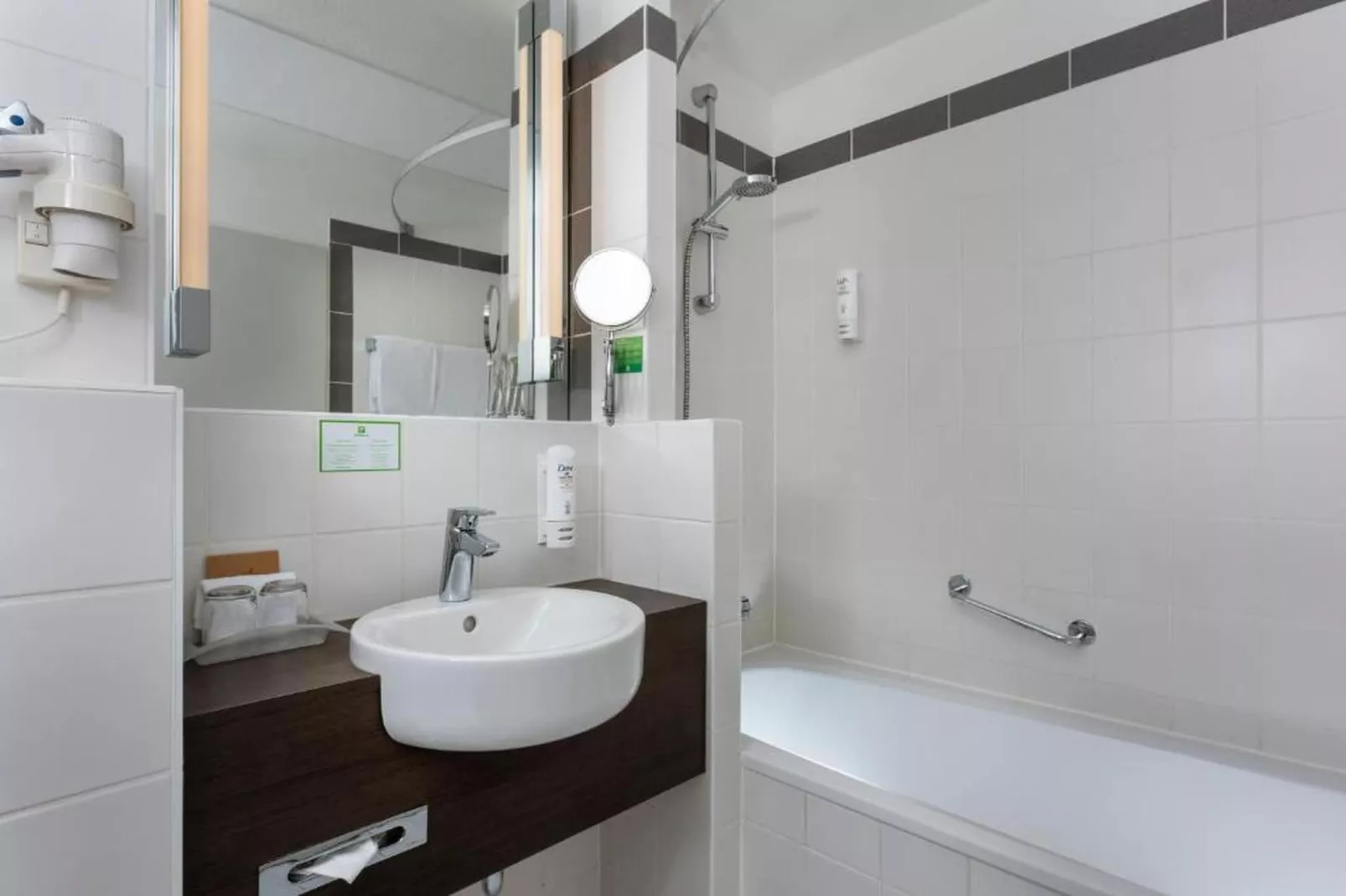 One-Bedroom Suite Twin beds - Badkamer