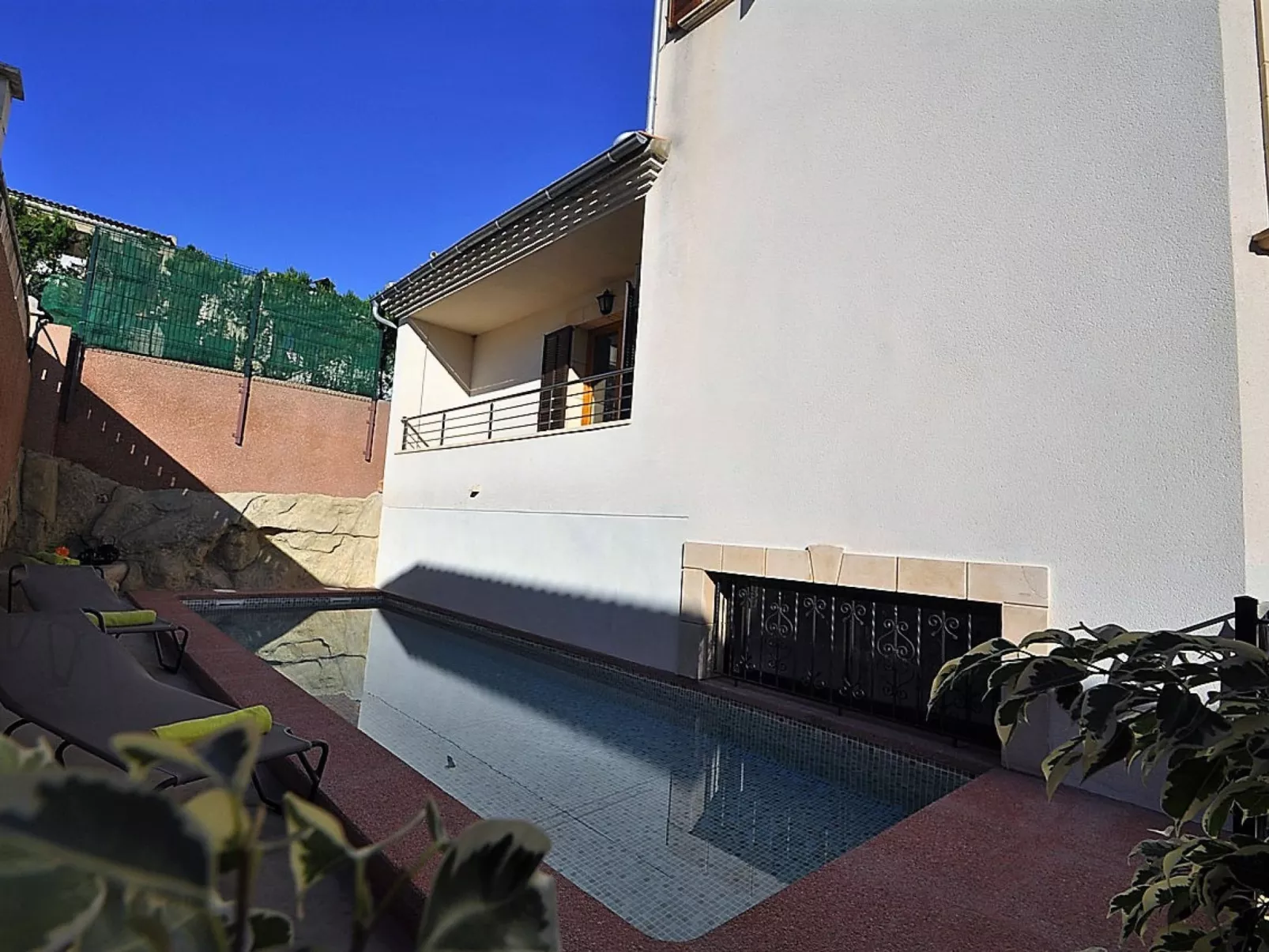 LAS COLUMNAS- Chalet al lado de la playa, wifi , piscina y bbq. Todos los publi - Buiten