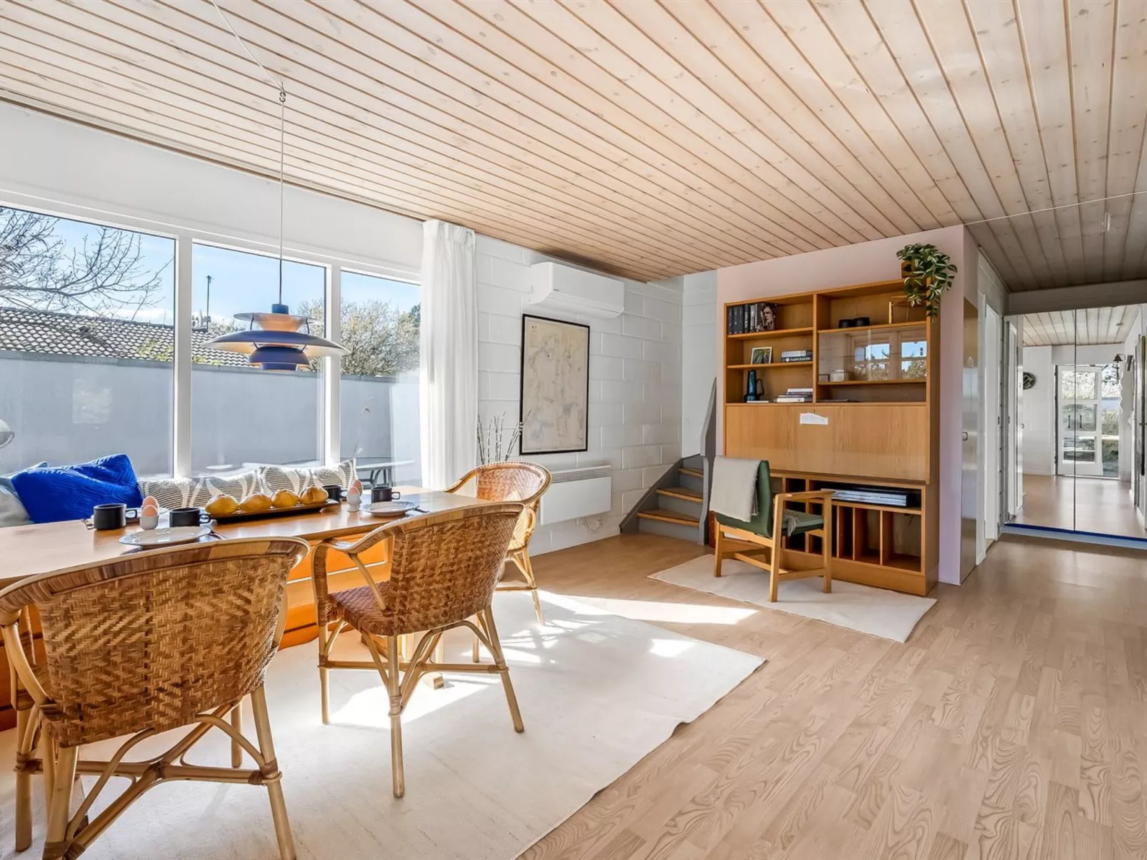 "Eikka" - 100m from the sea - Binnen