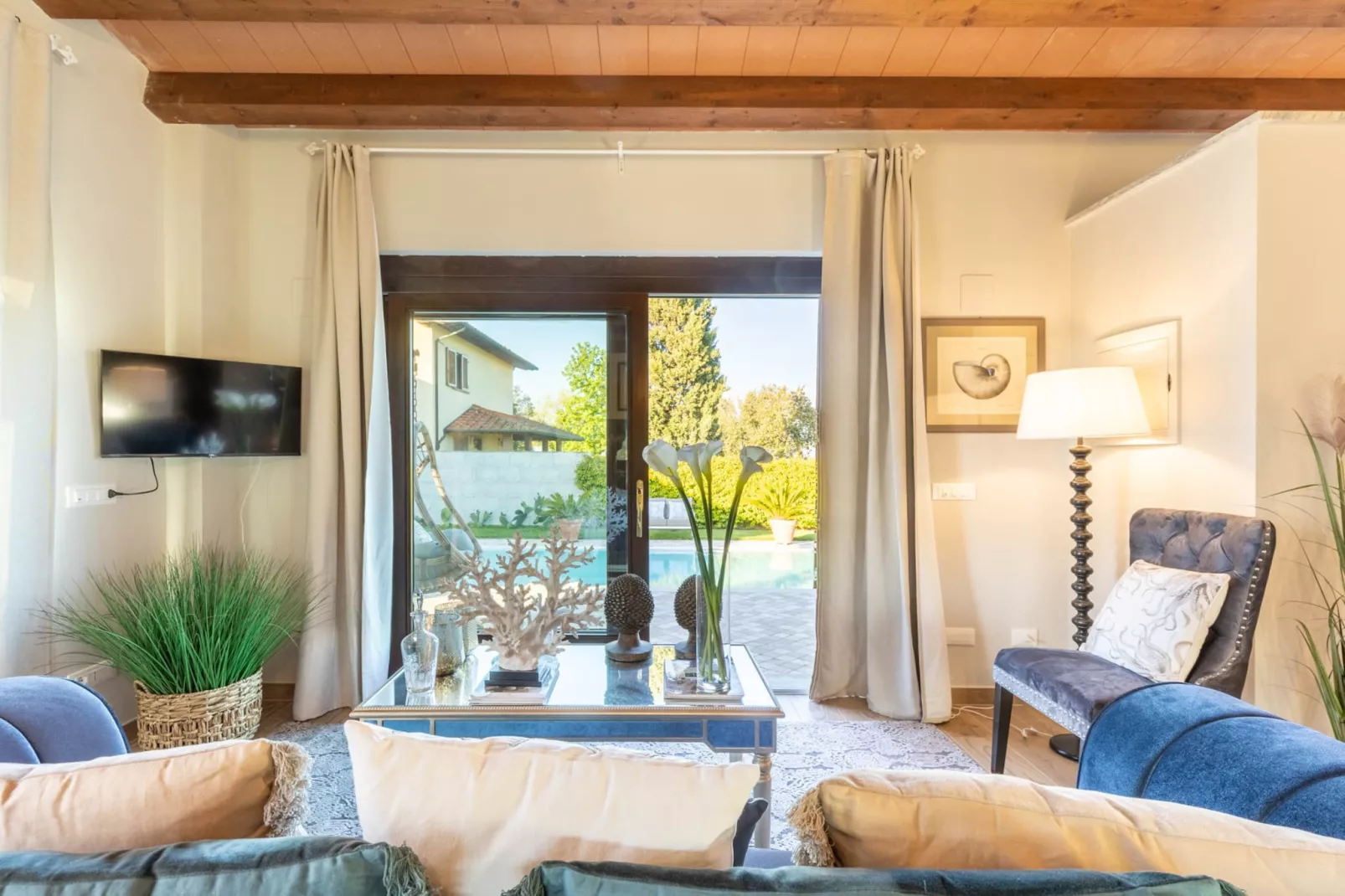 The Luxury Beach Villa - Woonkamer