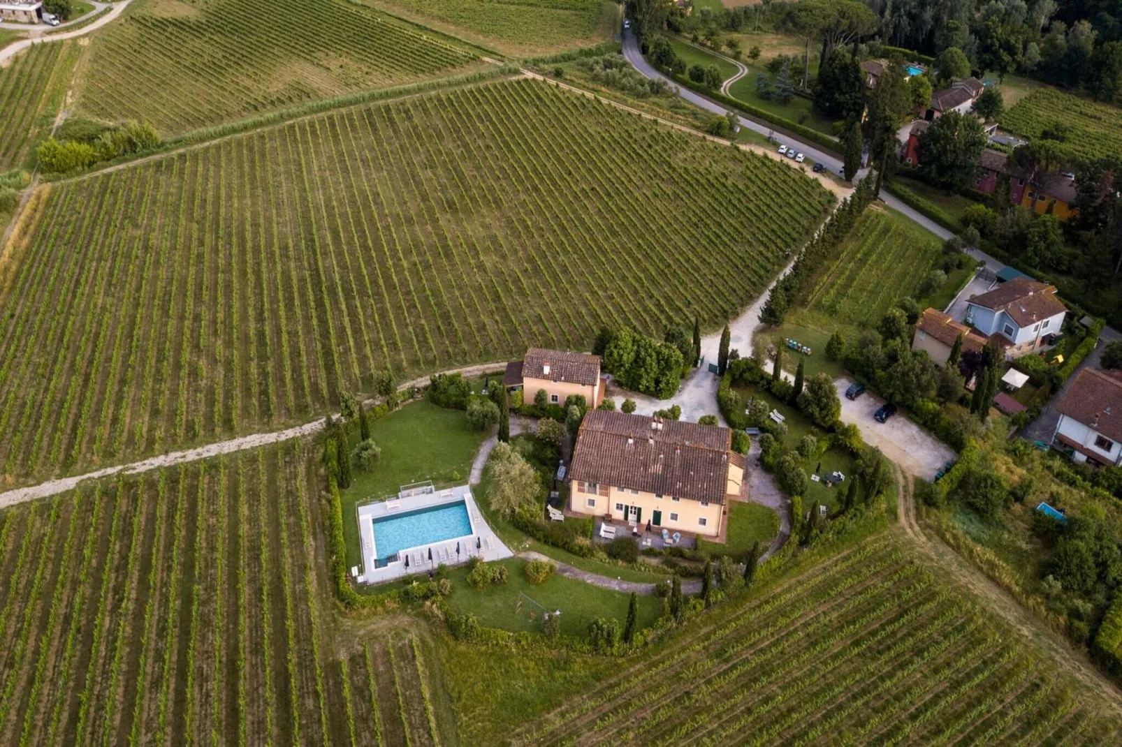 Anna Farmhouse Apartment in Wine Resort in Lucca - Buitenkant zomer