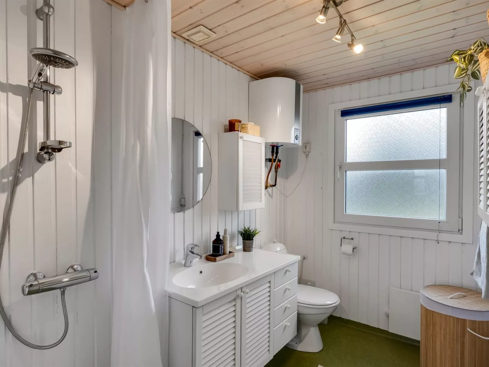 "Pertti" - 400m from the sea - Binnen