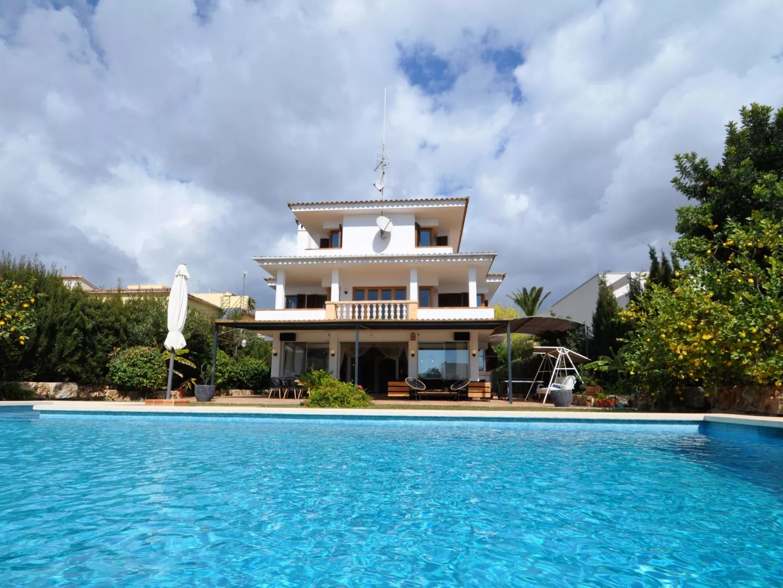 CA NA MALEN Hermosa casa para familias con gran piscina, jardín. - WiFi Gratis - Buiten