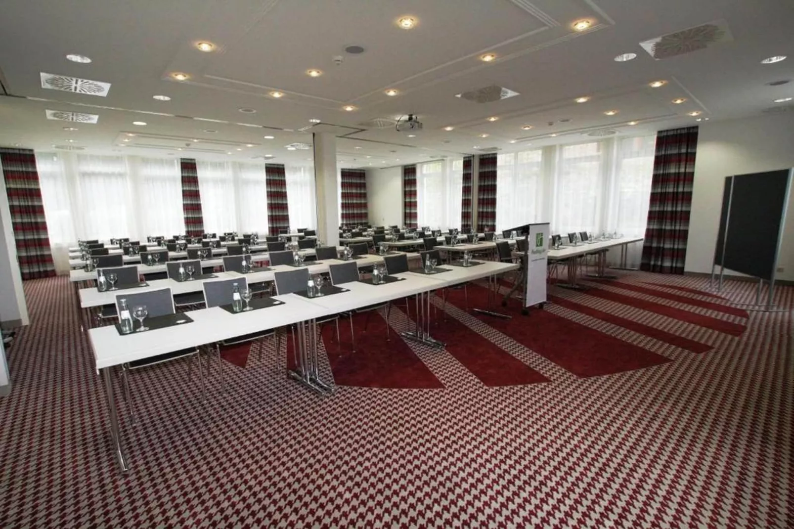 Holiday Inn Frankfurt Neu-Isenb - Standard Double Room - Faciliteiten