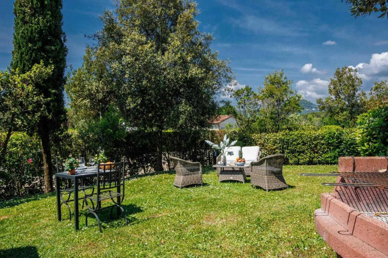 Anna Farmhouse Apartment in Wine Resort in Lucca - Buitenkant zomer