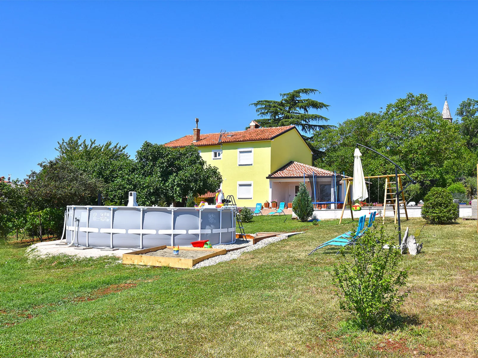 House 2065 - Buiten