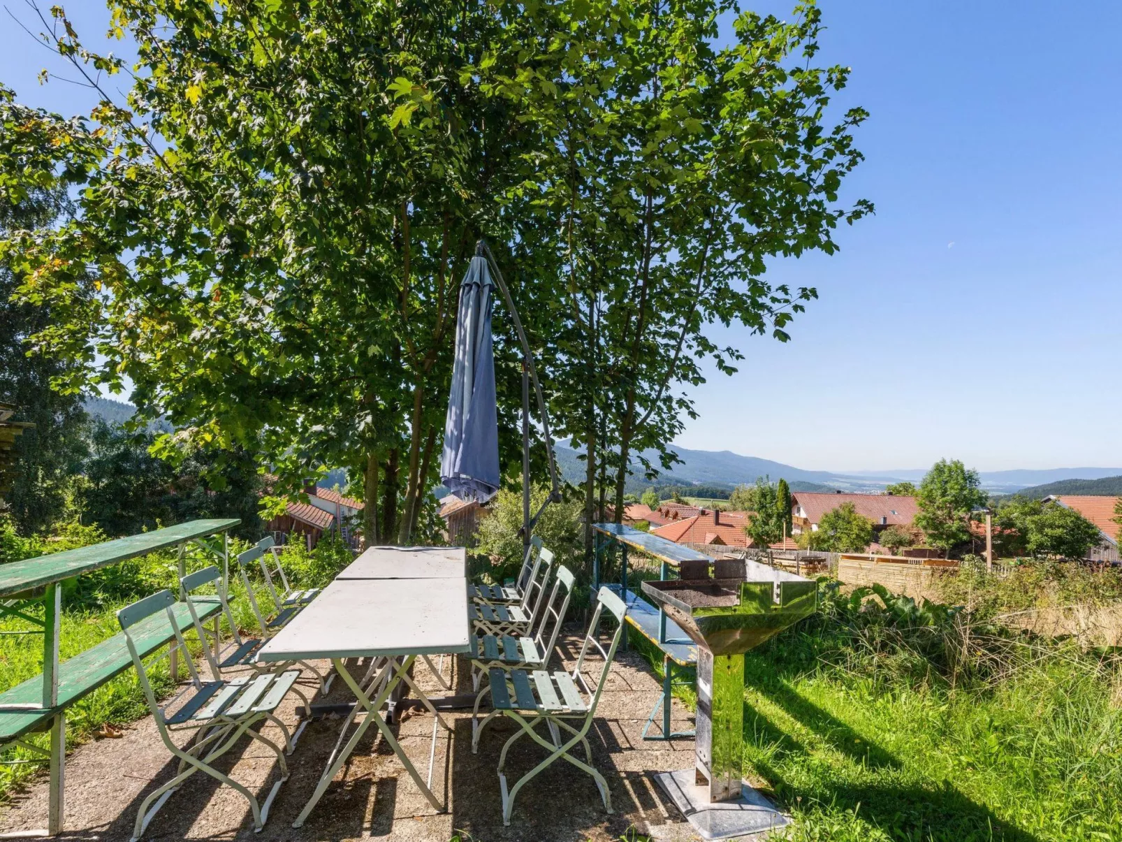 Geräumiges Ferienhaus mit Garten in Rittsteig - Buiten