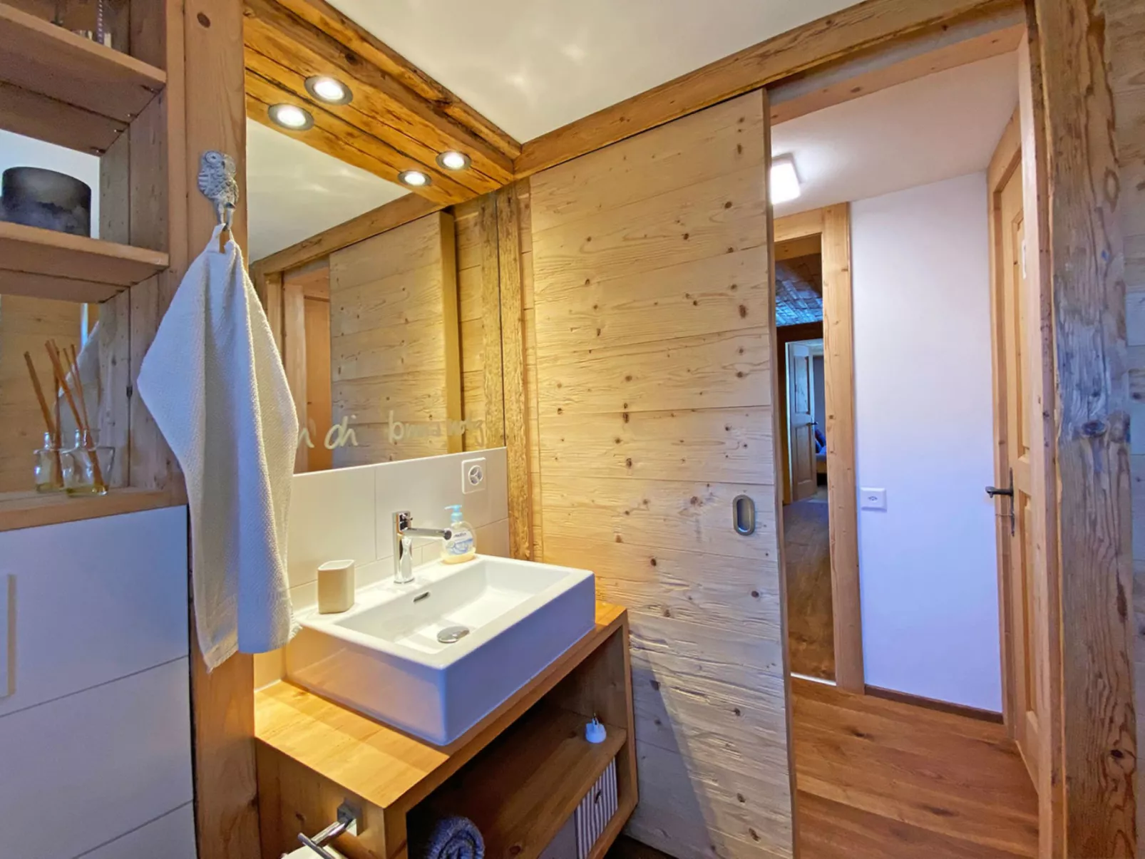 Casa Radieni, Flond, (Flond), 37000B - Binnen