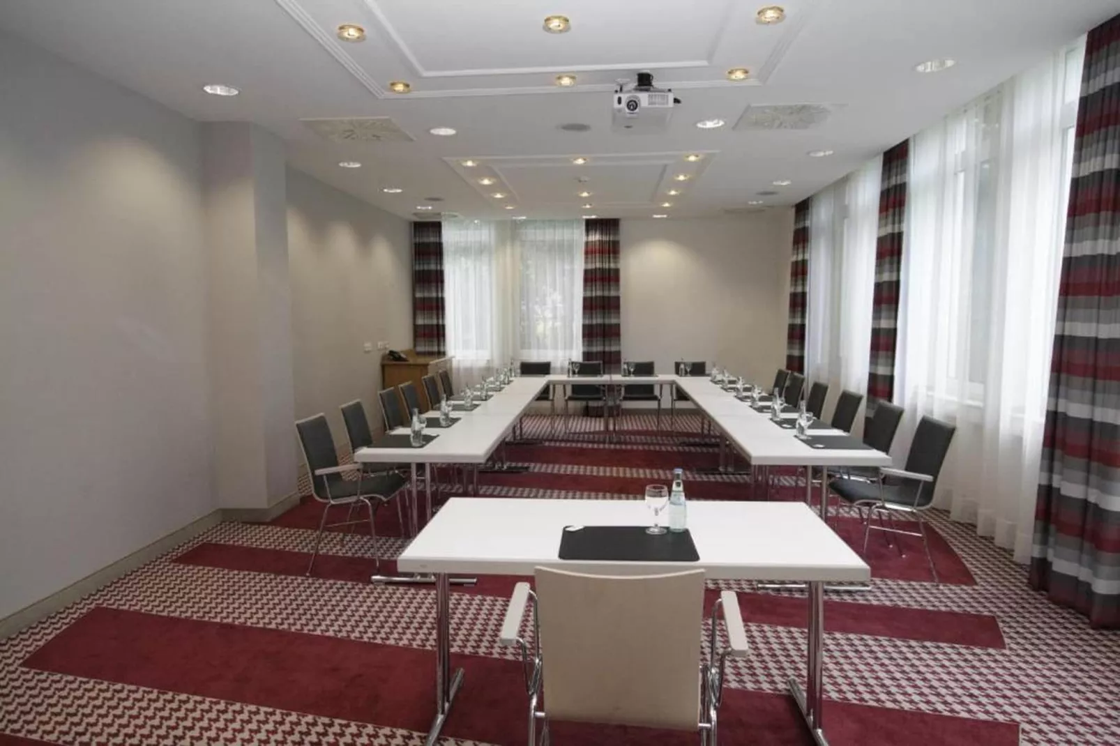 Holiday Inn Frankfurt Neu-Isenb - Standard Twin Room - Faciliteiten