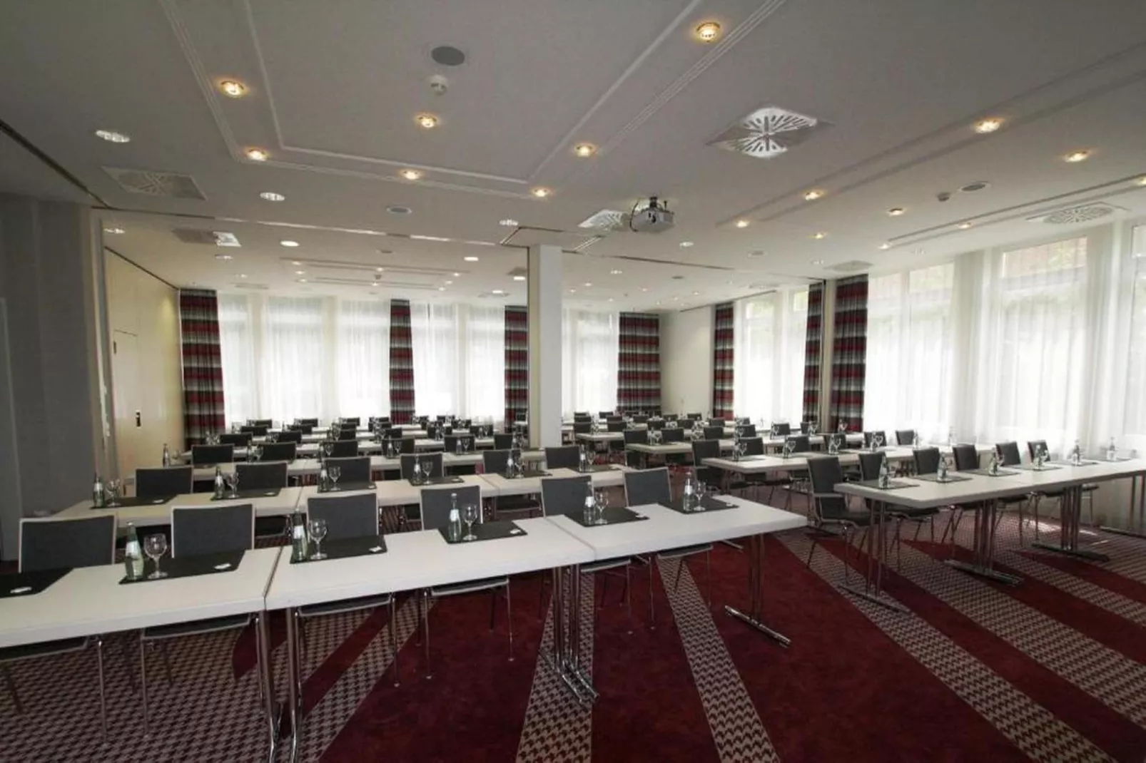 Holiday Inn Frankfurt Neu-Isenb - Standard Double Room - Faciliteiten