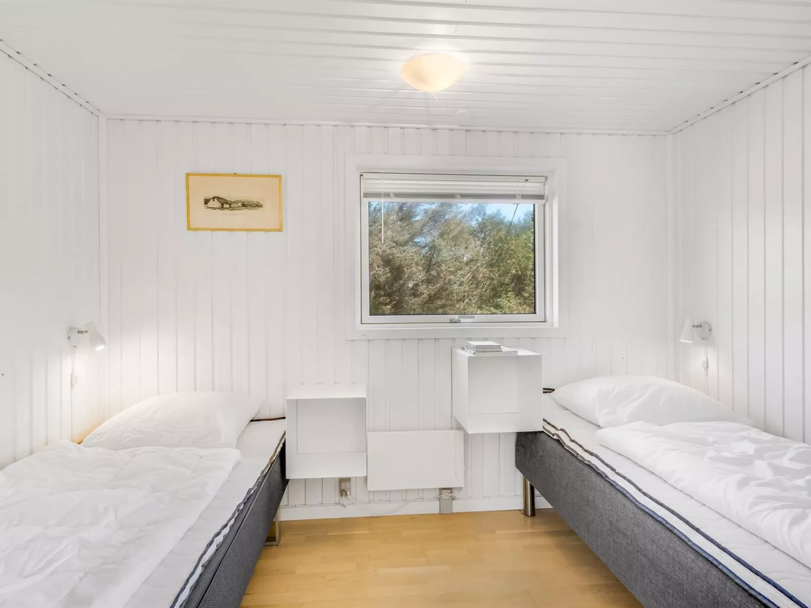 "Carelle" - 300m from the sea - Binnen