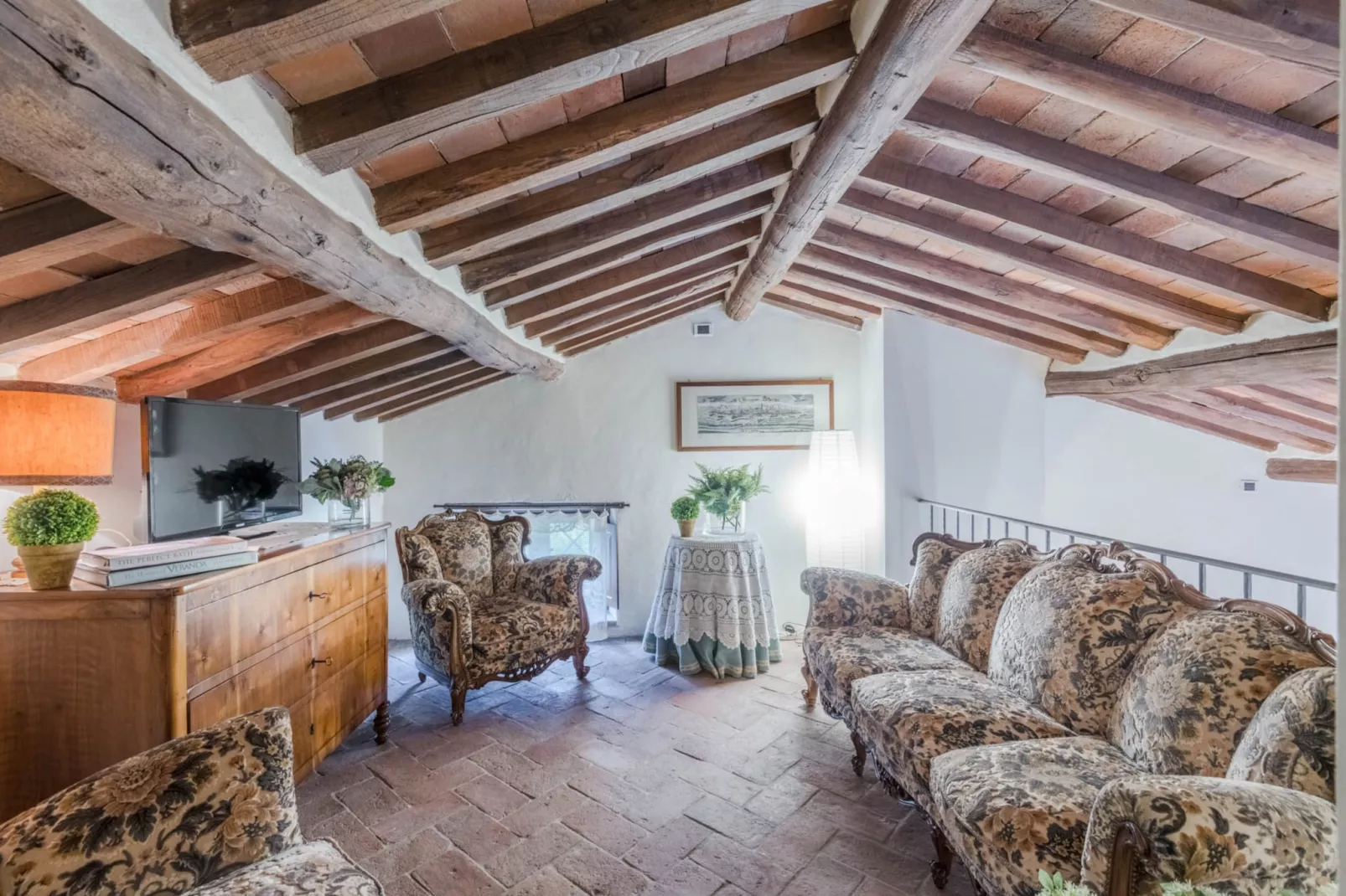 Citrus Charm Farmhouse - Woonkamer