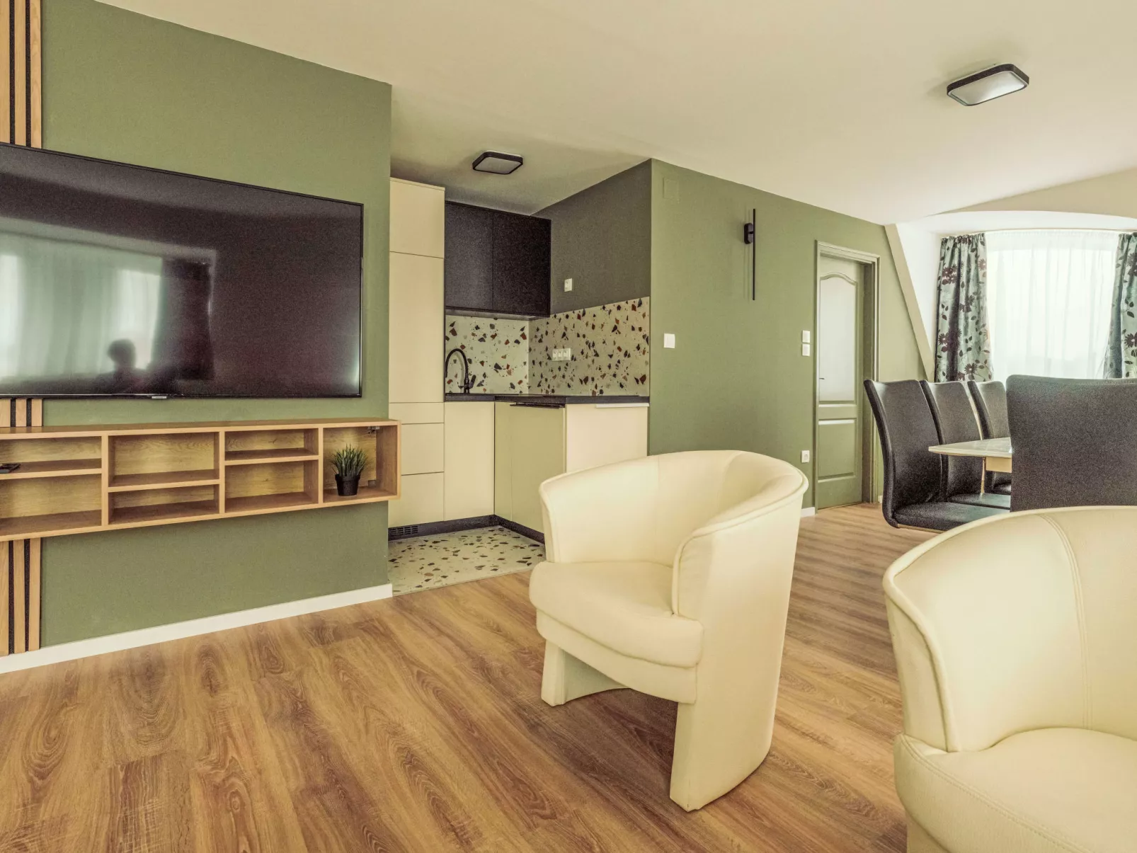 Caesar Apartment mit Terrasse, nahe dem Balaton - Binnen