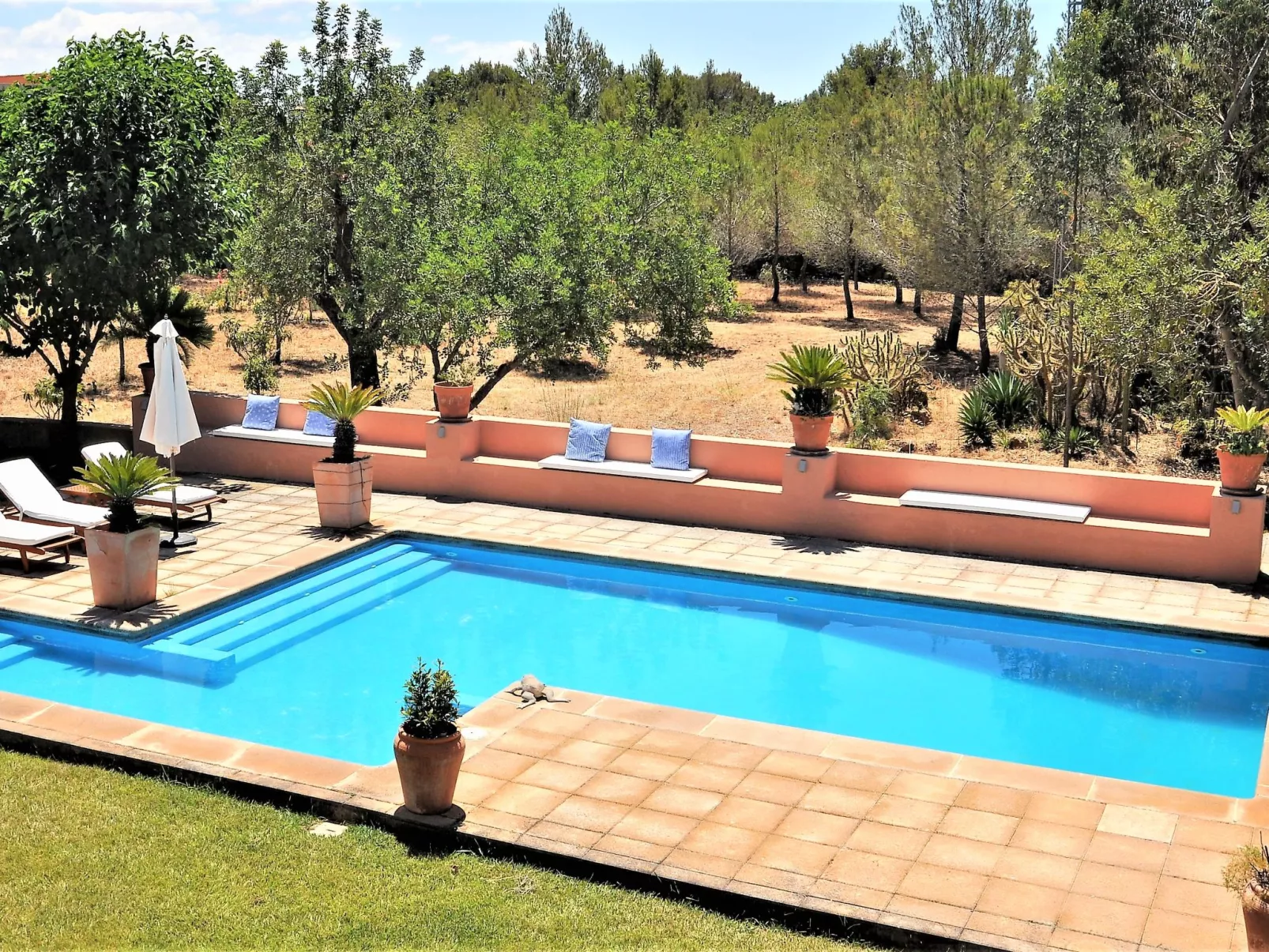 Villa con piscina y pista de tenis privada ideal para familias.  - WiFi Gratis - Buiten