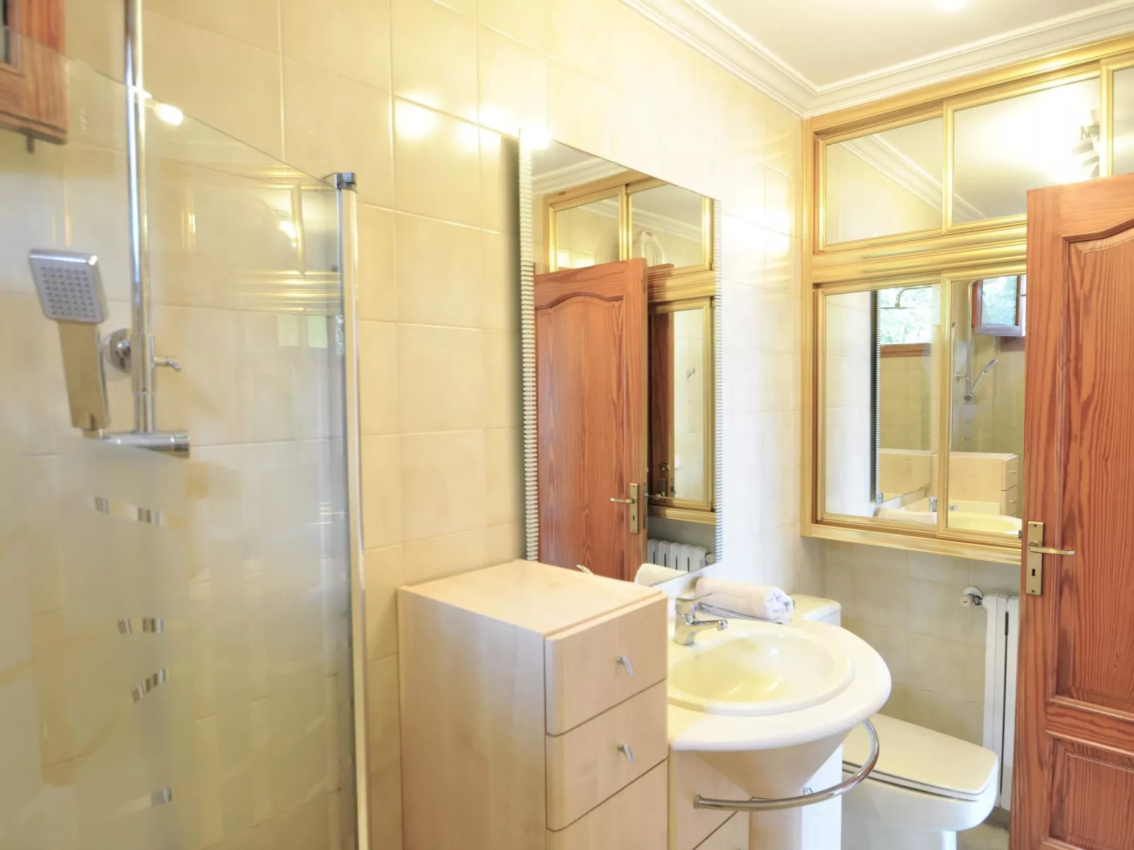 CA NA MALEN Hermosa casa para familias con gran piscina, jardín. - WiFi Gratis - Binnen