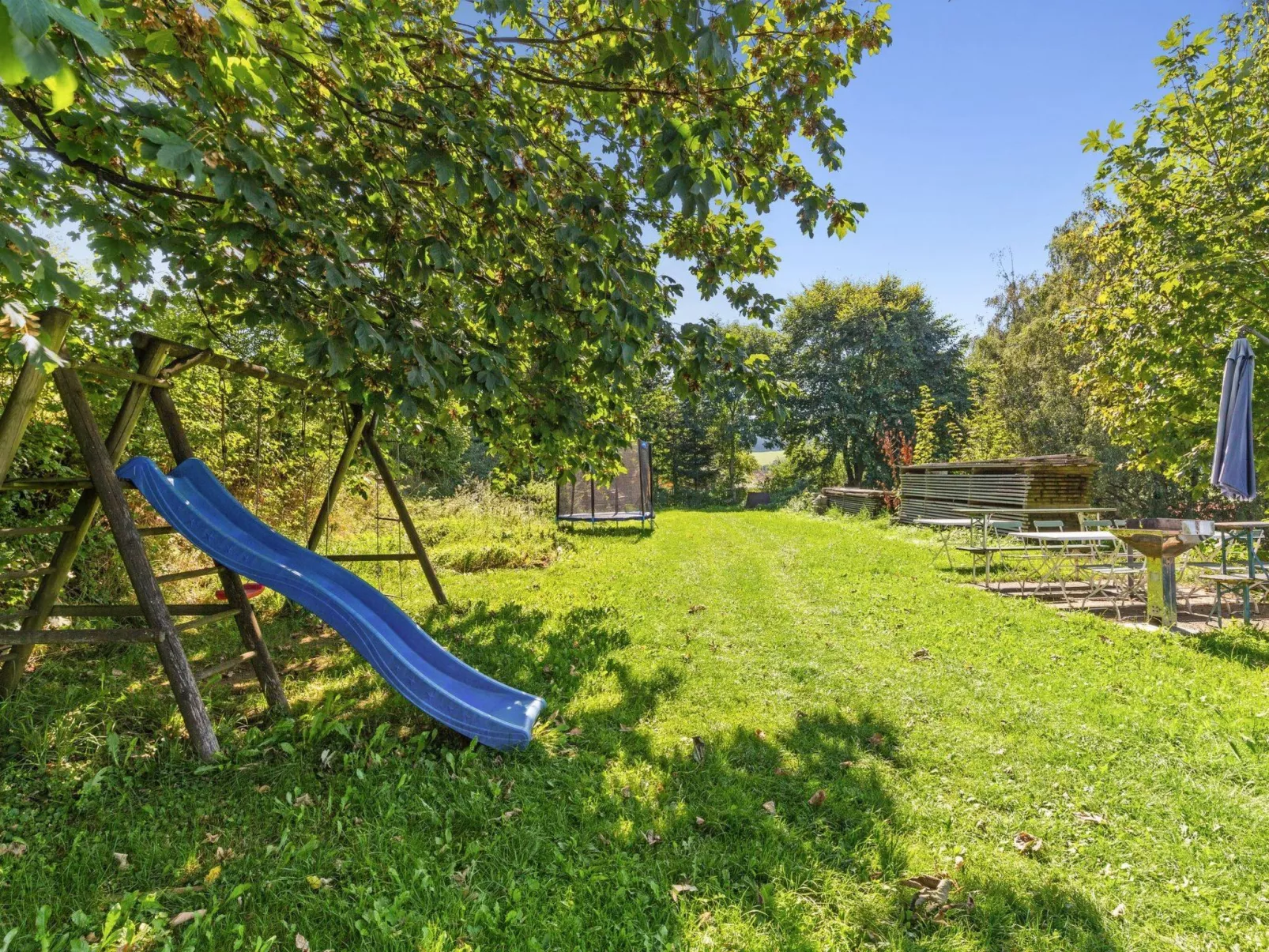 Geräumiges Ferienhaus mit Garten in Rittsteig - Buiten
