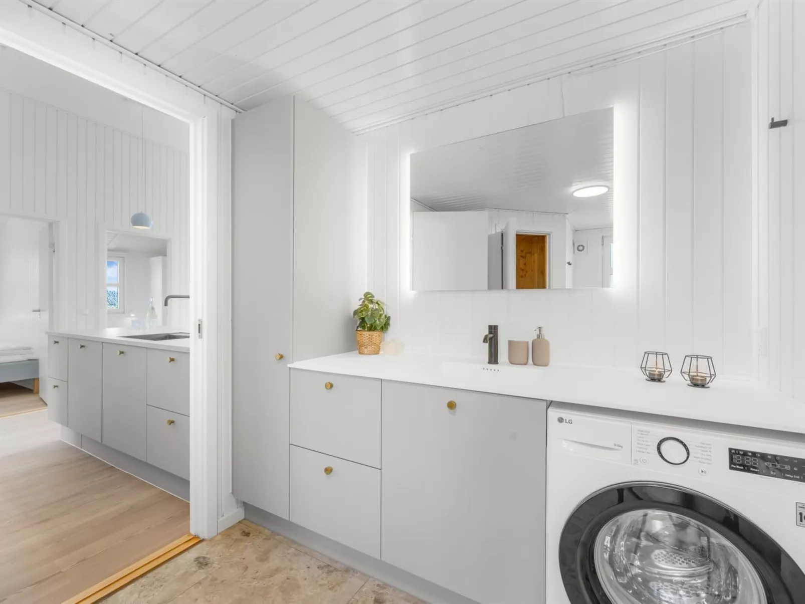 "Midja" - 800m from the sea - Binnen