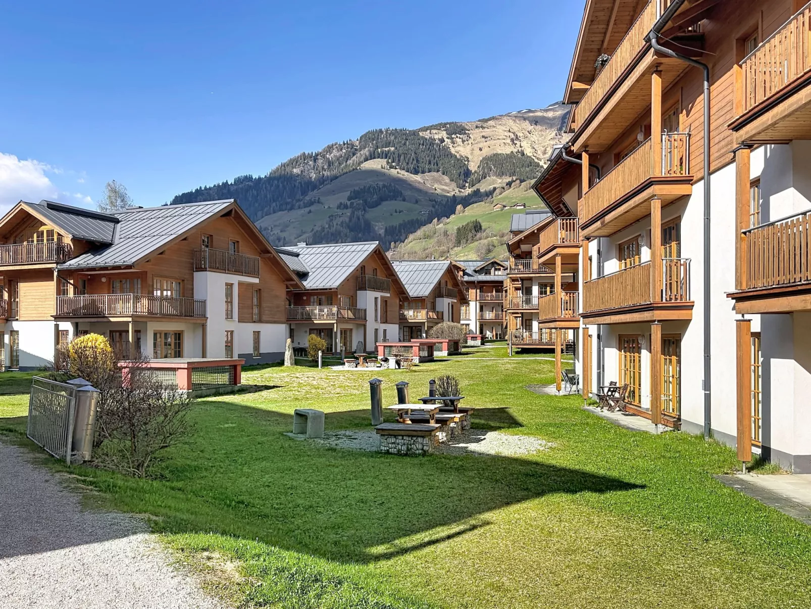 SMR Family incl. Spa, close to Gondola - Buiten