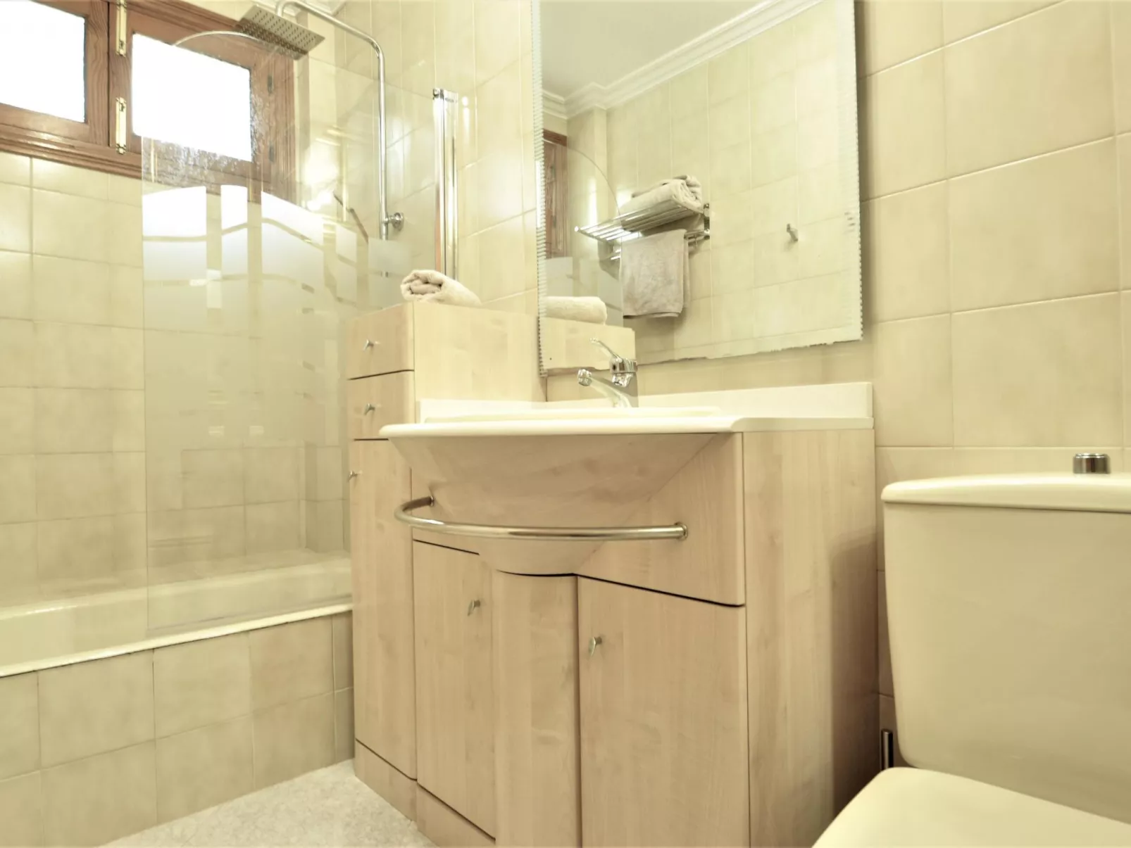 CA NA MALEN Hermosa casa para familias con gran piscina, jardín. - WiFi Gratis - Binnen