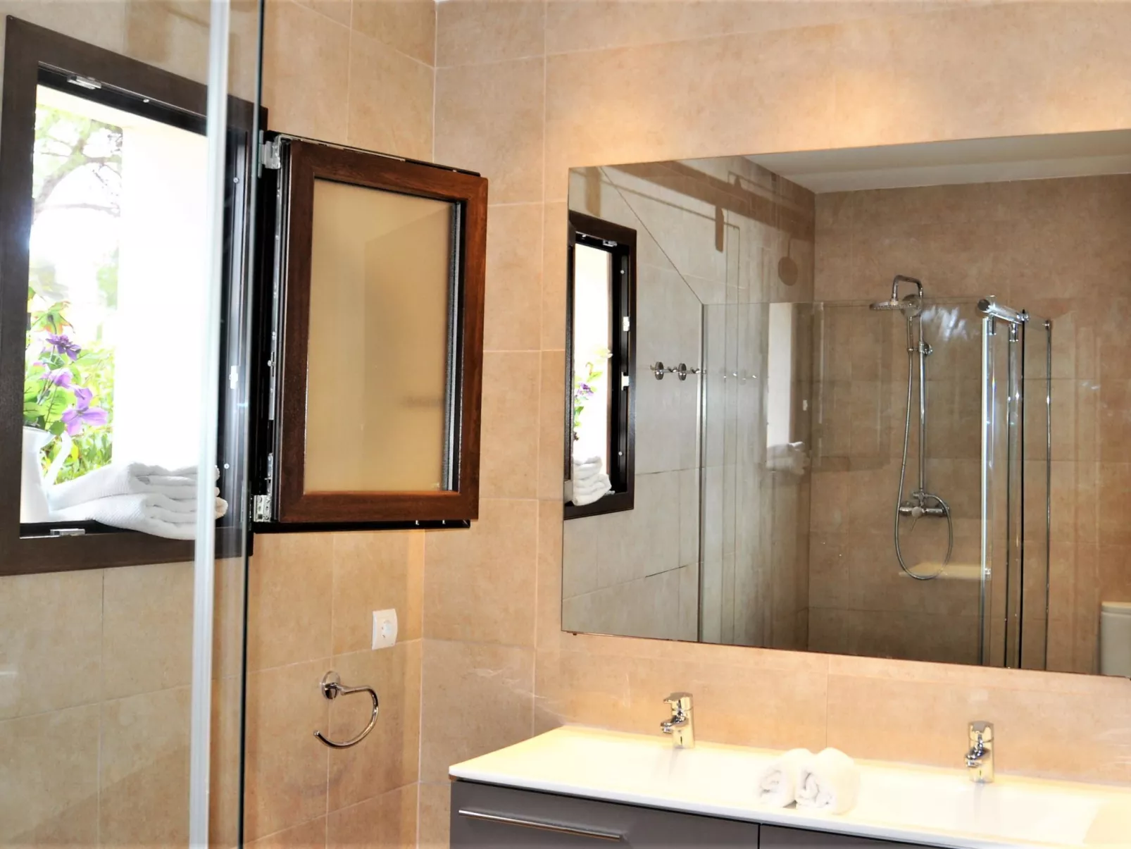 VILLA MONICA en barrio residencial de Cala Pi para 6 personas con piscina priva - Binnen
