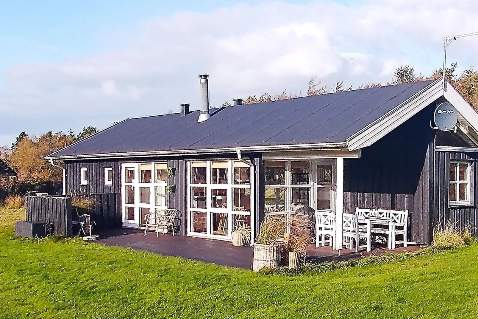 Modern vakantiehuis in Øster Assels met overdekt terras-Buitenlucht