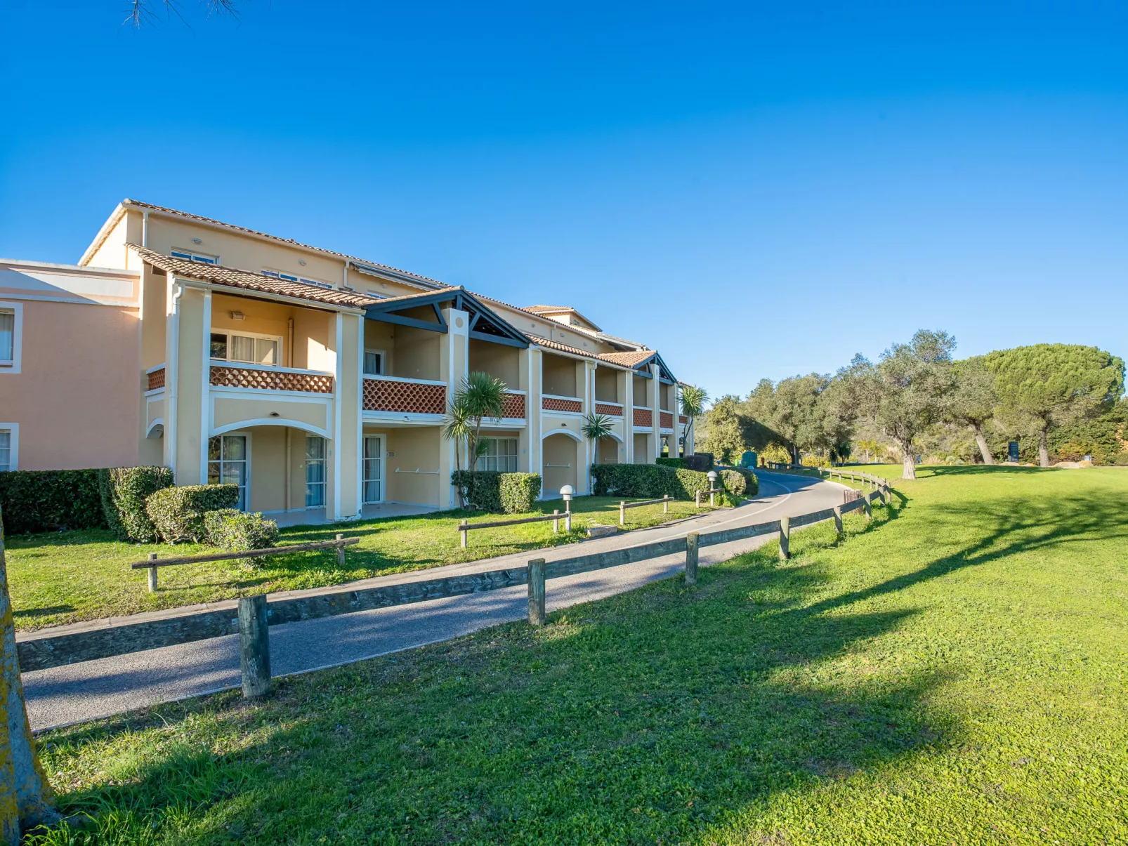 Cap Estérel - Le Hameau (Mini Villa 35)-Buiten