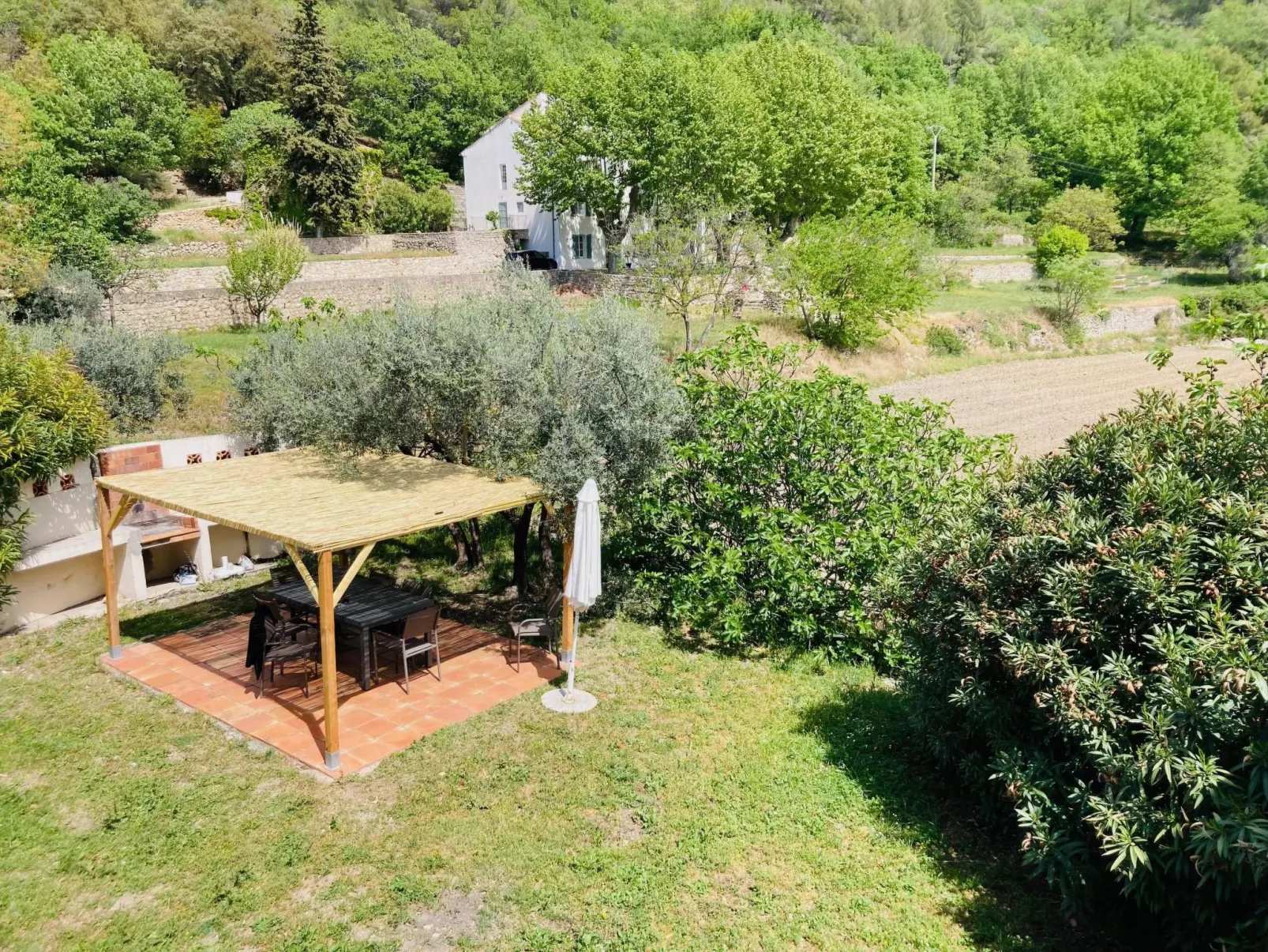 Domaine du Dragon-Buiten