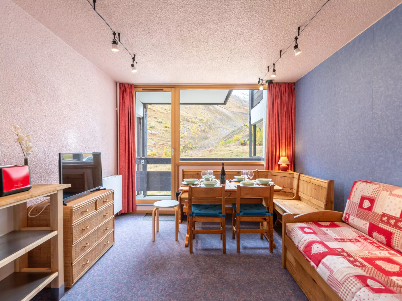 Home Club (Lavachet)-Binnen