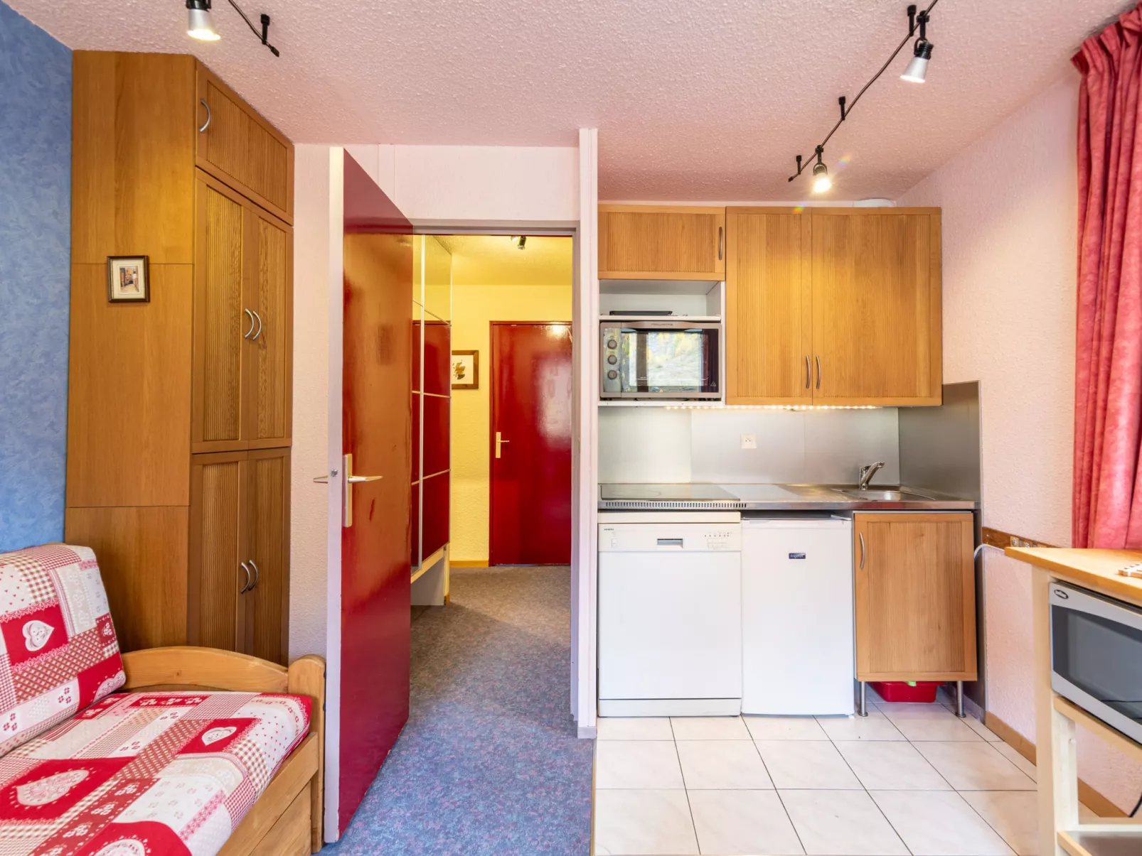 Home Club (Lavachet)-Binnen
