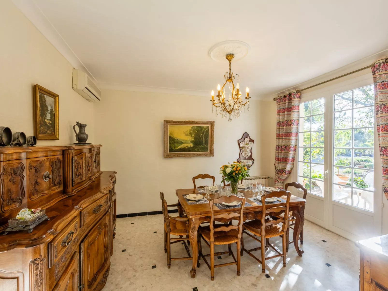 Le Clos Saint Emilie (Tennis & piscine)-Binnen