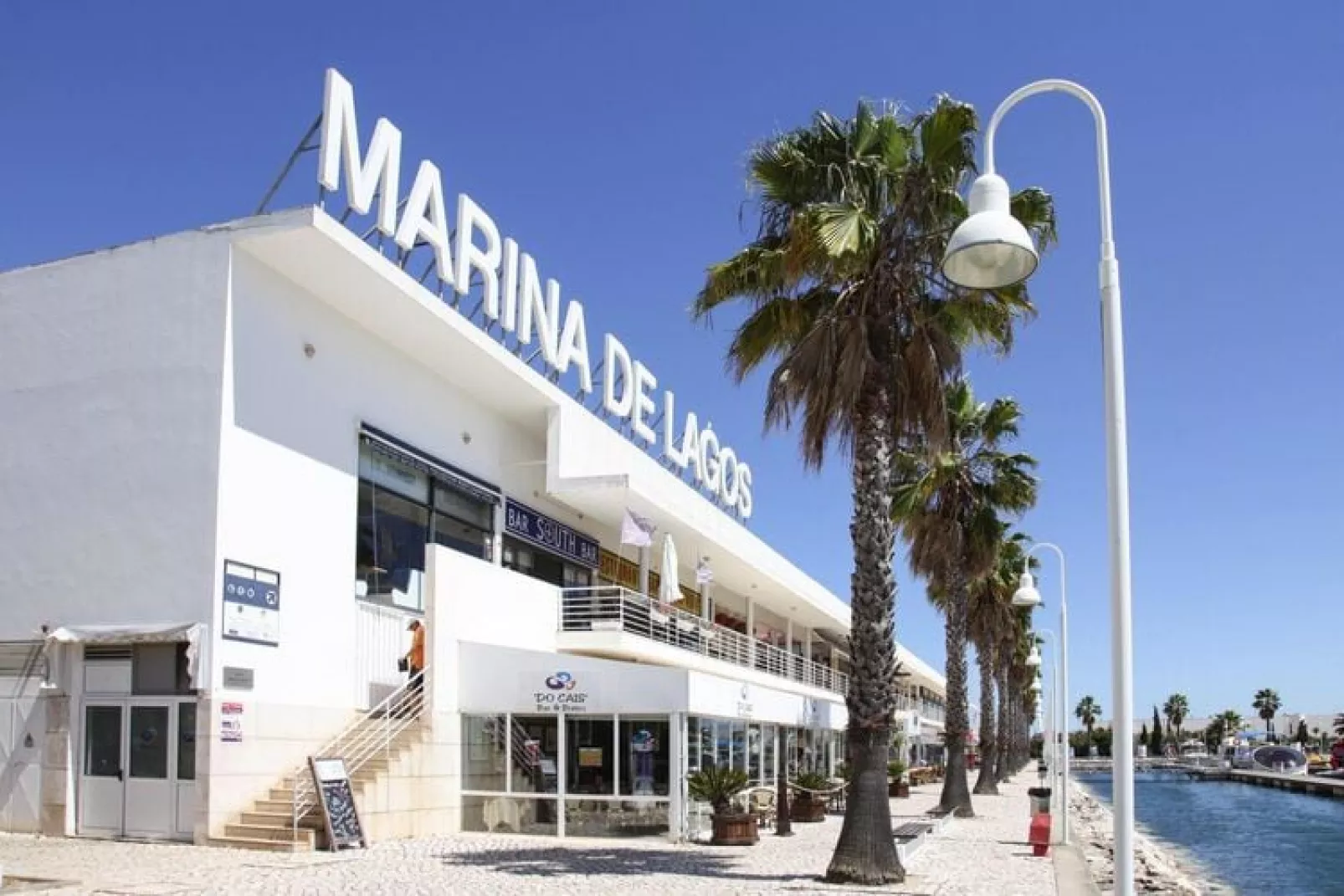 Driekamerappartement met uitzicht op de jachthaven of het zwembad in Marina Club I, Lagos-Buitenkant zomer