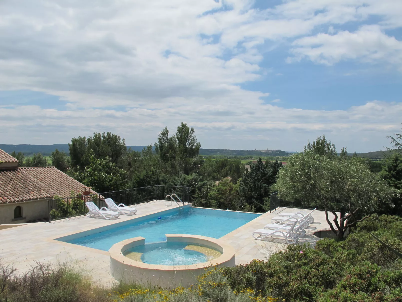 Les Garrigues d'Ozilhan-Buiten