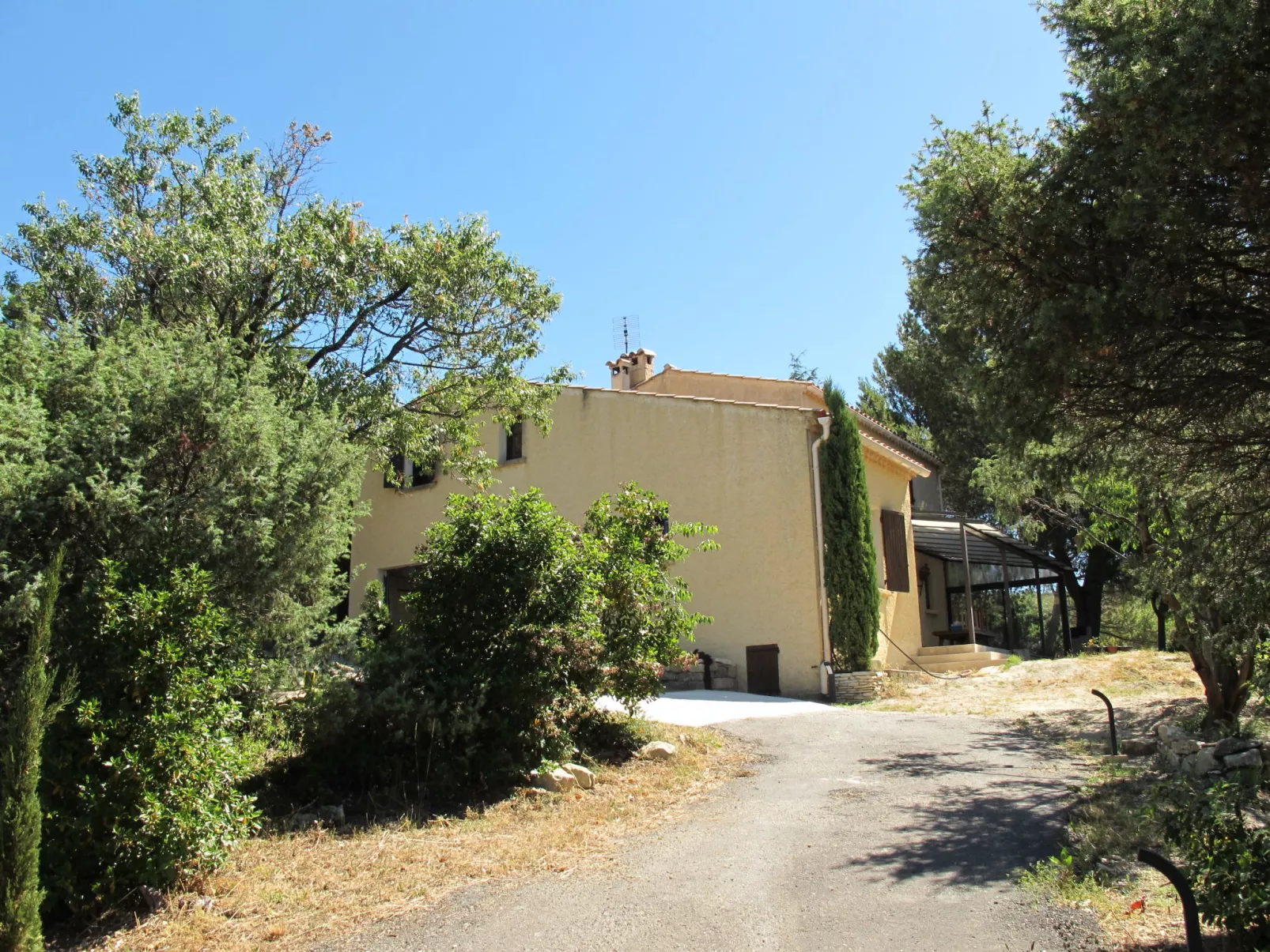 Les Garrigues d'Ozilhan-Buiten
