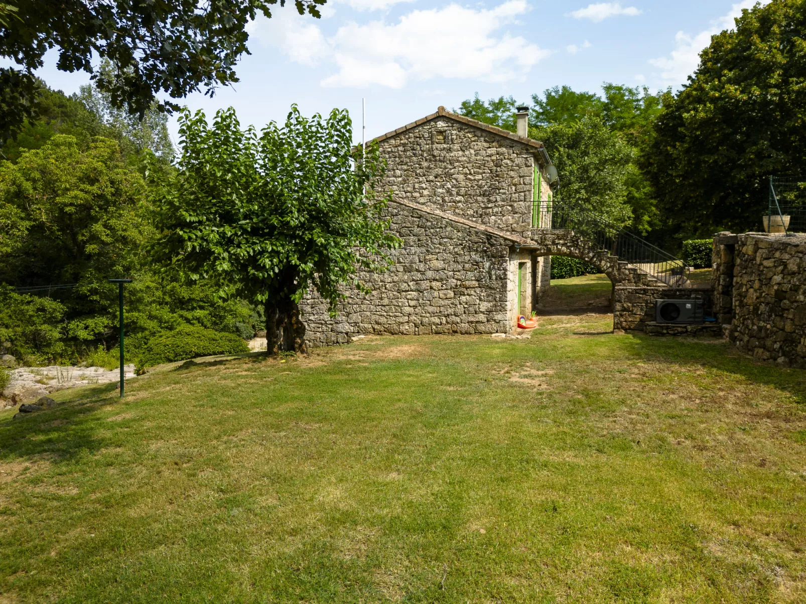 Le Moulin-Buiten