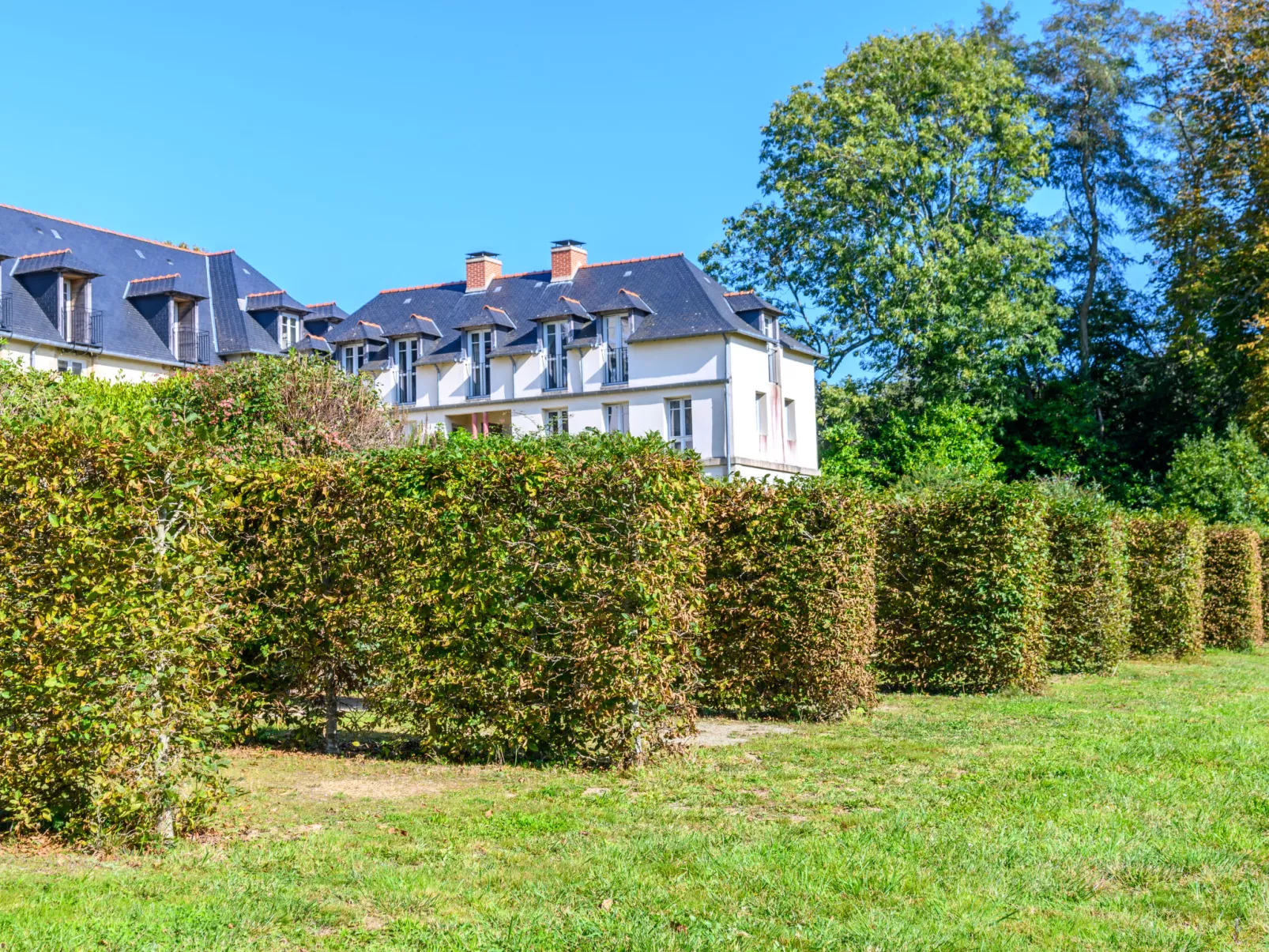 Le Château de Kergonano-Buiten