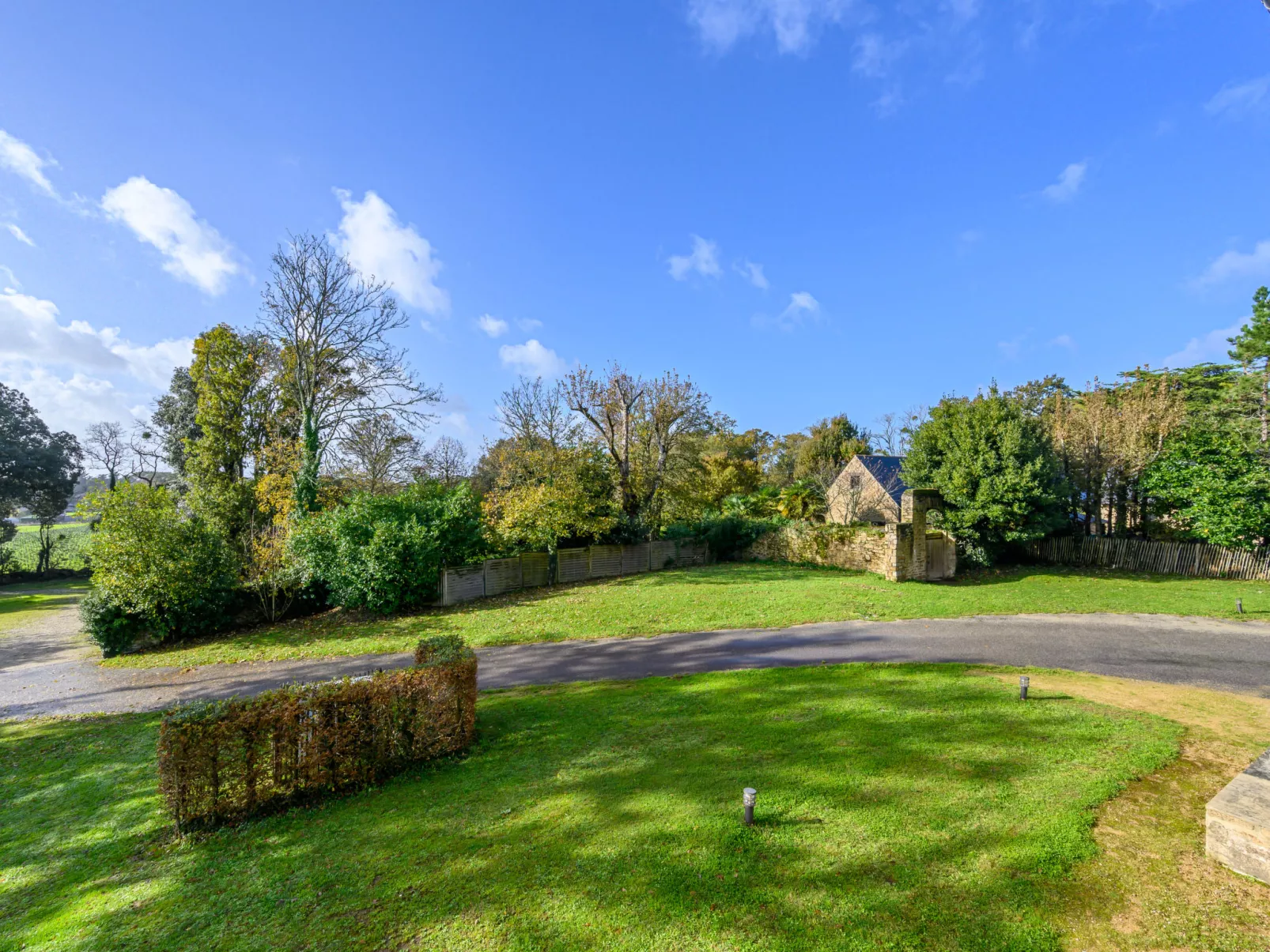 Le Château de Kergonano-Buiten