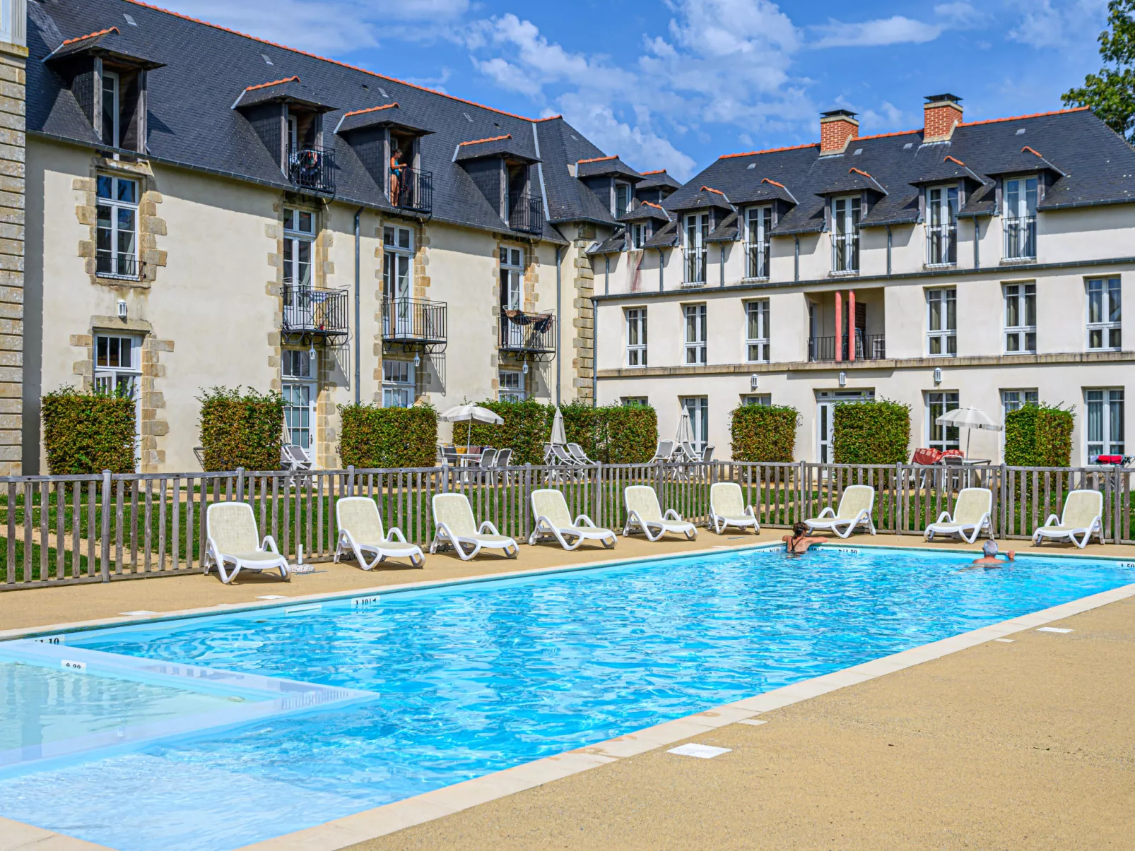 Château De Kergonano, dans l'Orangerie-Buiten
