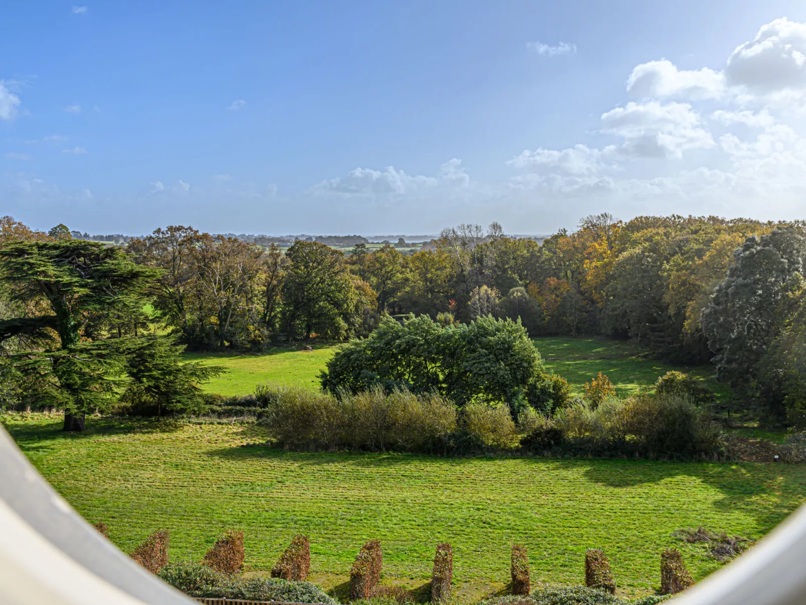 Le Château de Kergonano-Buiten