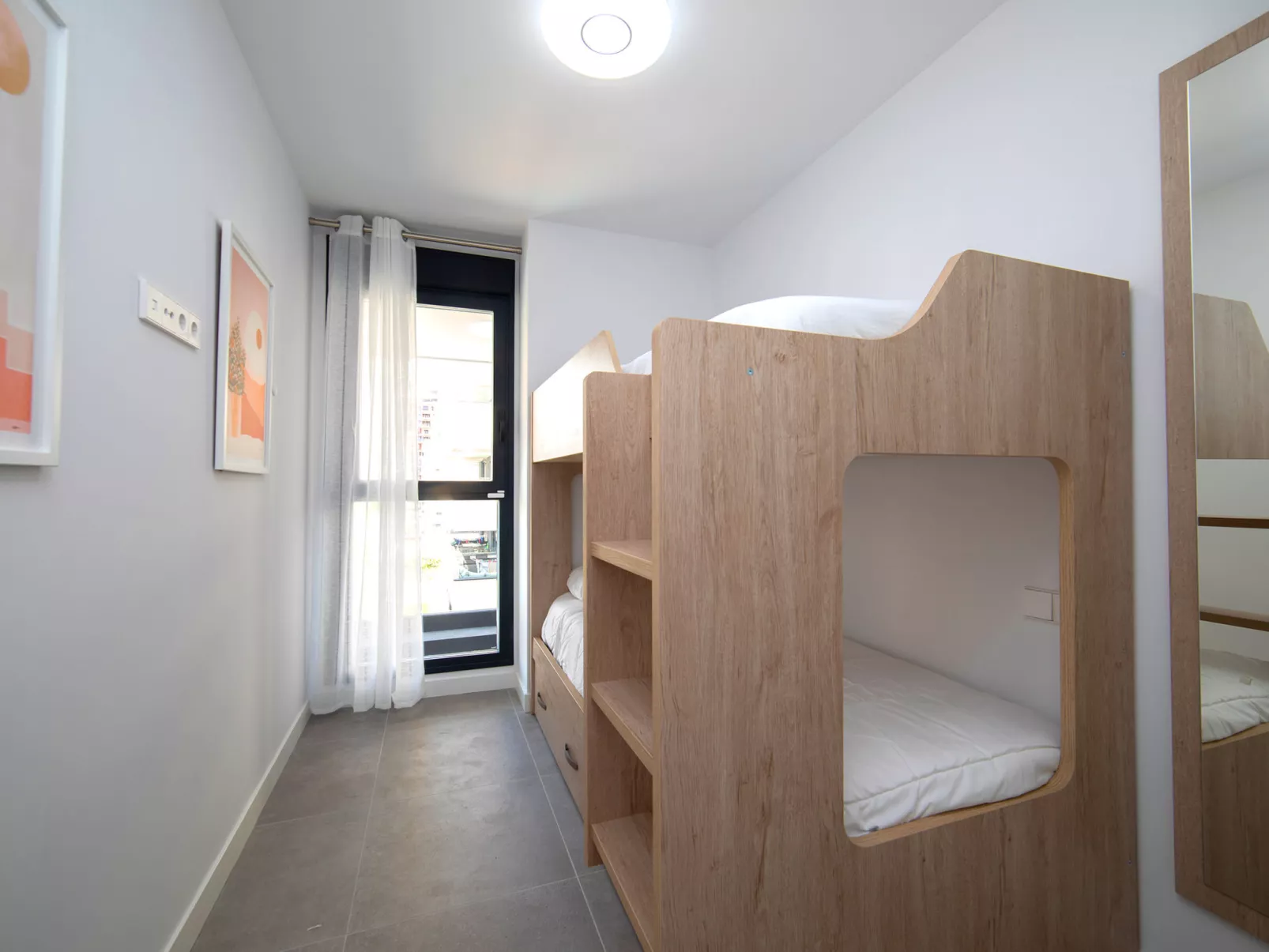 Sunrise Tower-Binnen