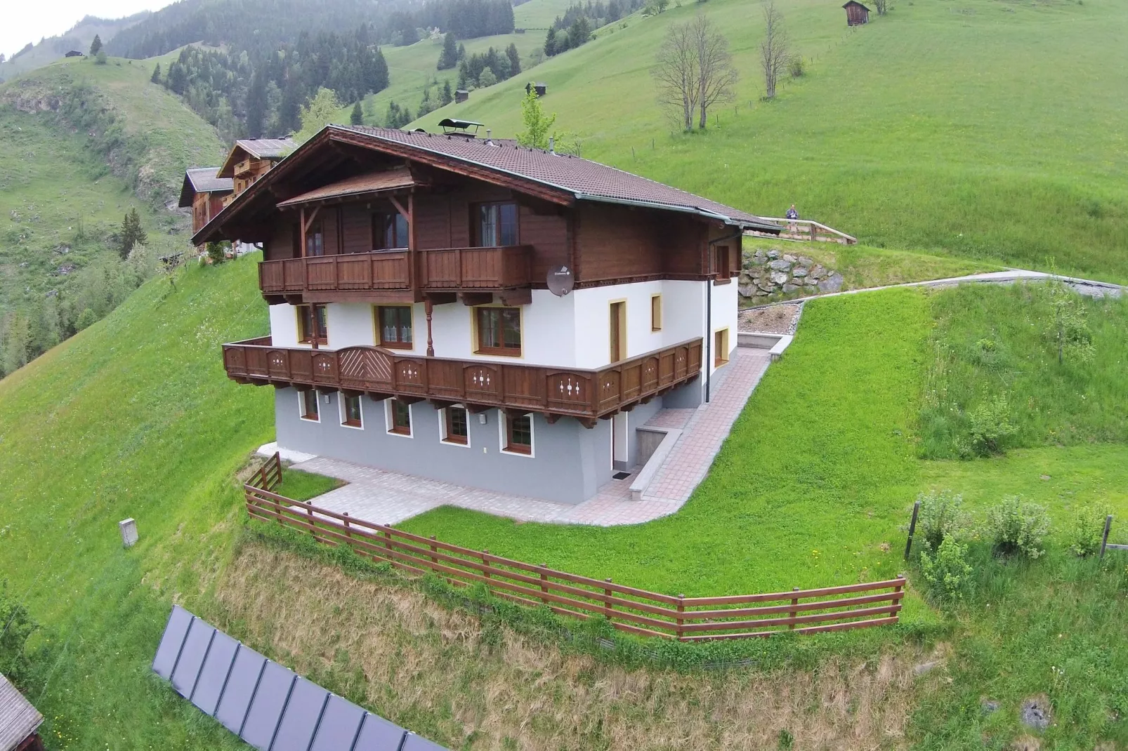 Prachtig appartement in Salzburgerland met zonnig balkon-Buitenkant zomer