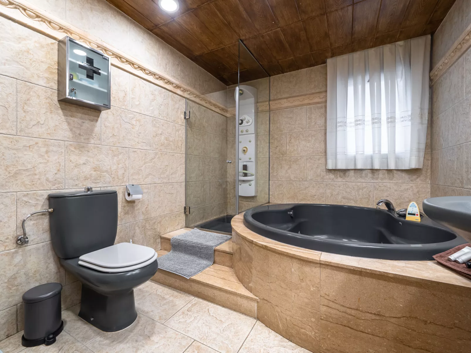 Villa Luxury Rock Tirri-Binnen