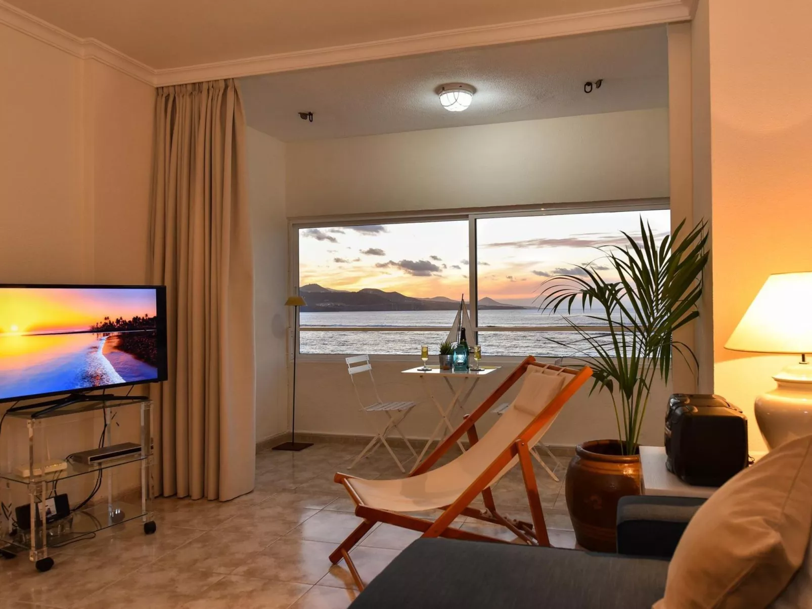 Las Canteras Seafront Apartment-Binnen