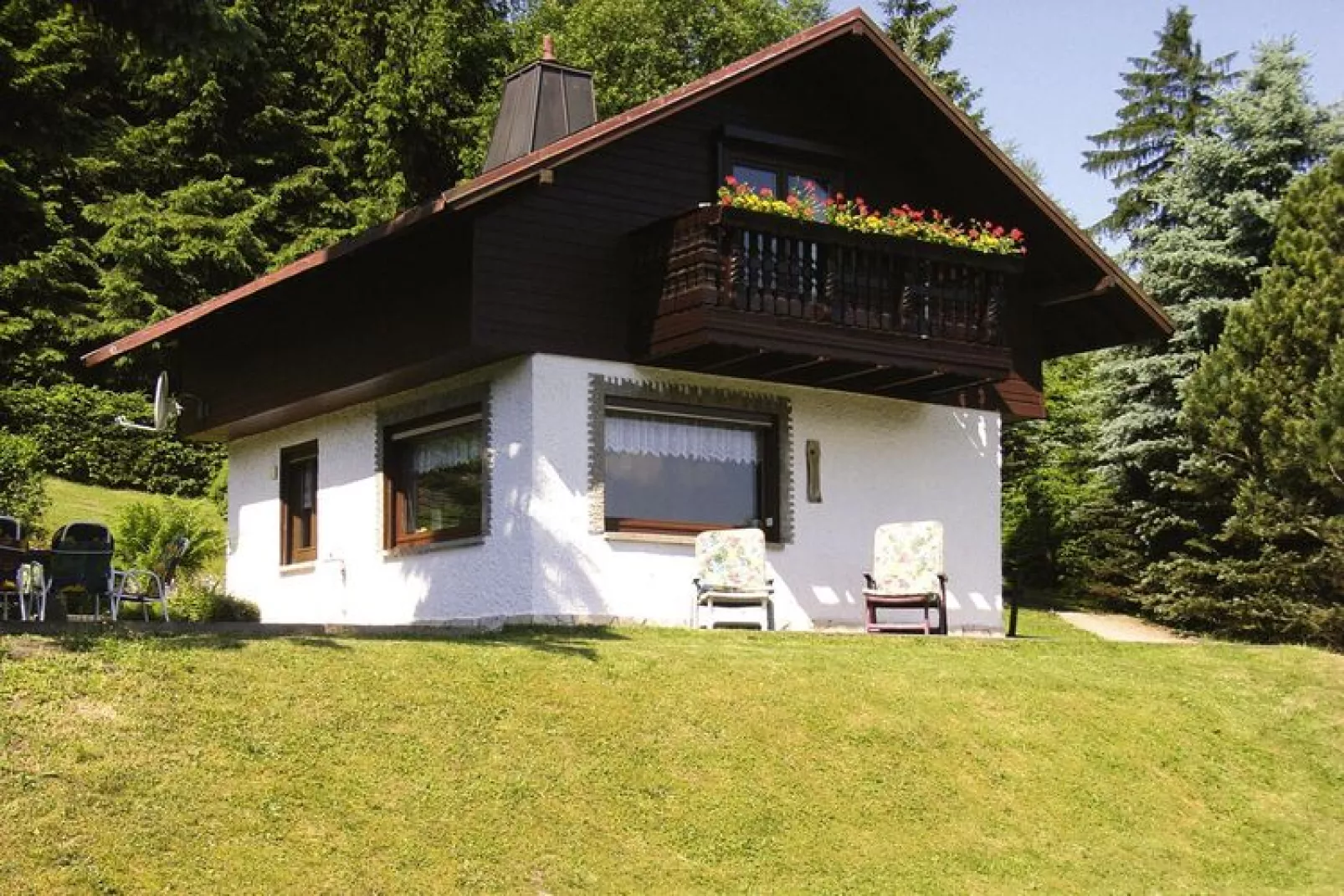 Ferienhaus Bickel Oberschönau-Buitenkant zomer