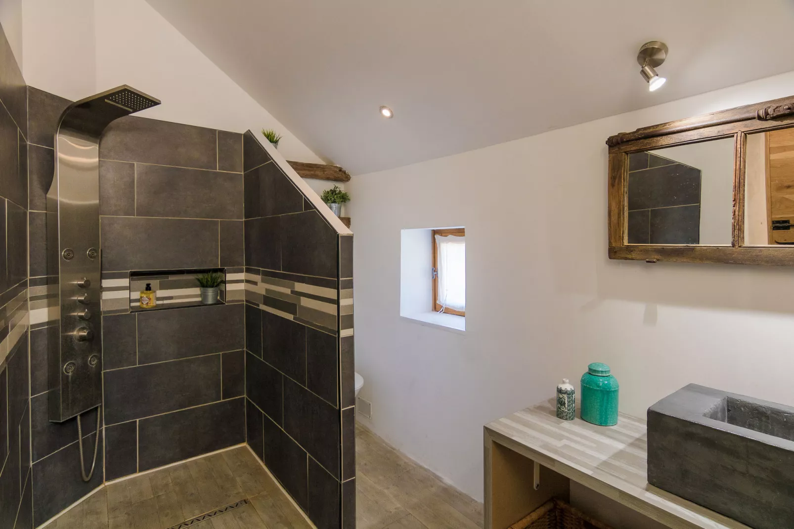 Le Moustier-Badkamer