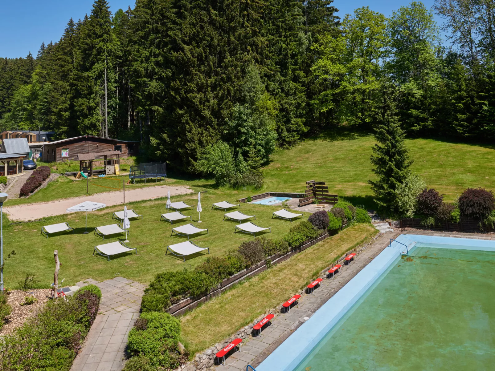 Luxe Timber Lodge & Relaxing Bath”-Buiten