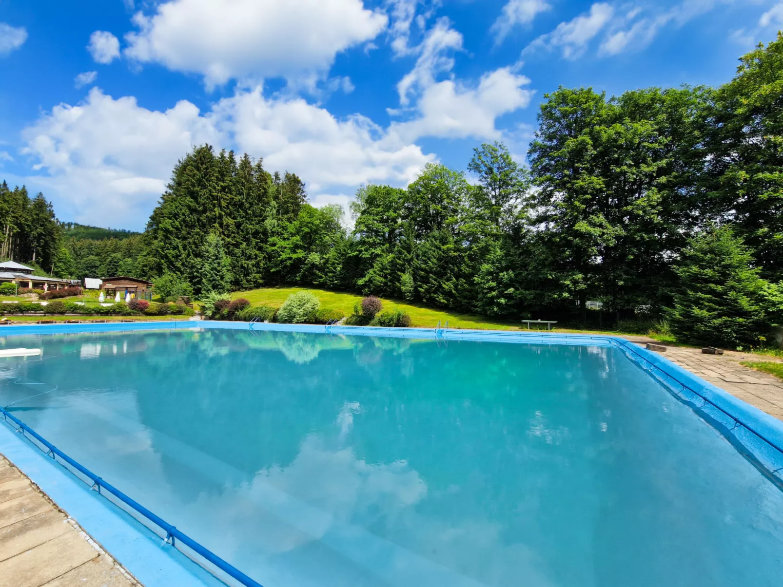Luxe Timber Lodge & Pet Retreat-Buiten