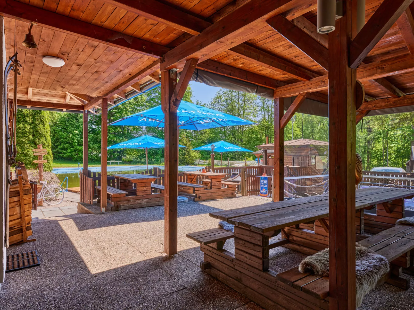 Luxe Timber Lodge & Pet Retreat-Binnen